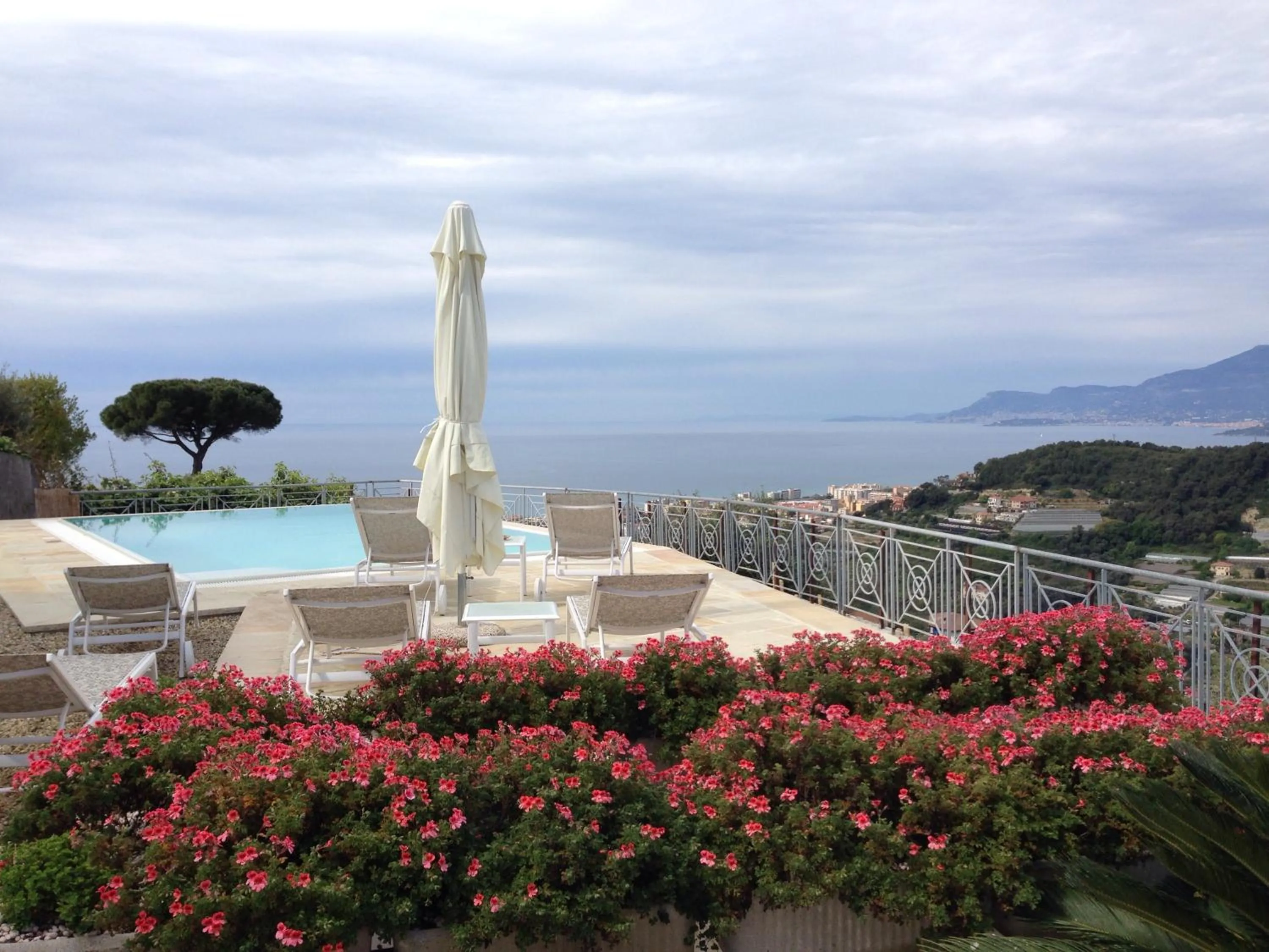 Villa Gaia - Luxury Villa, pool & wellness rooms