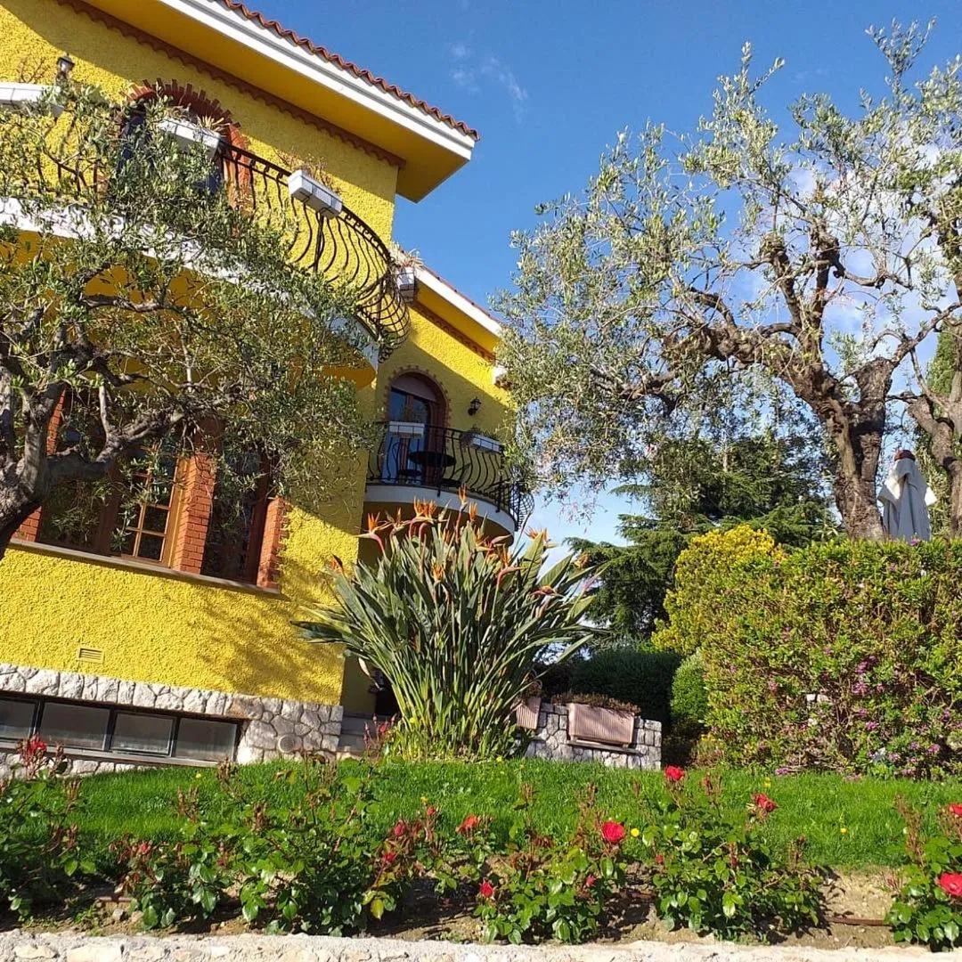 Villa Gaia - Luxury Villa, pool & wellness rooms