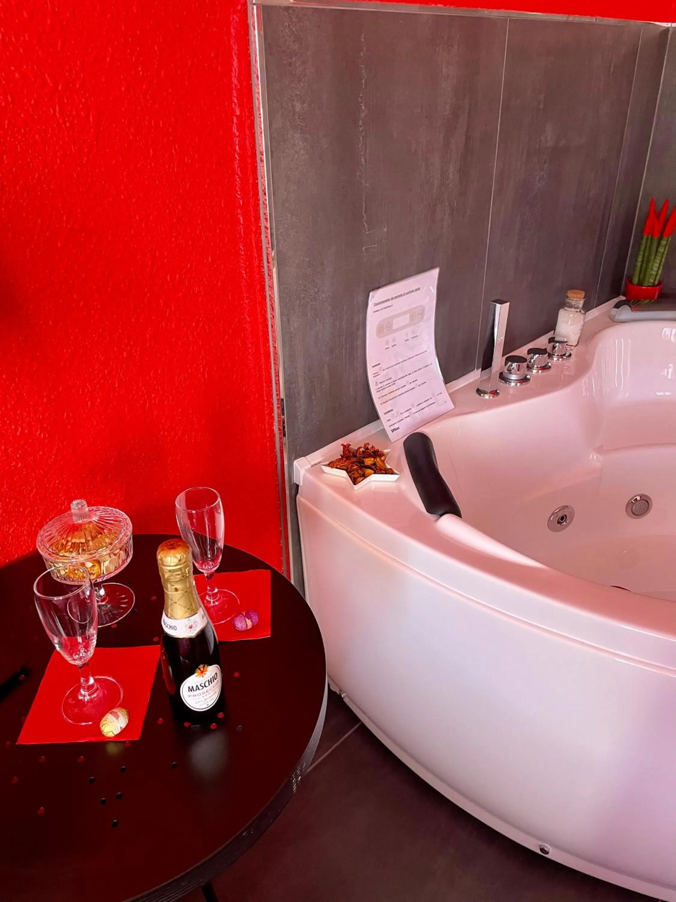 Villa Gaia - Luxury Villa, pool & wellness rooms