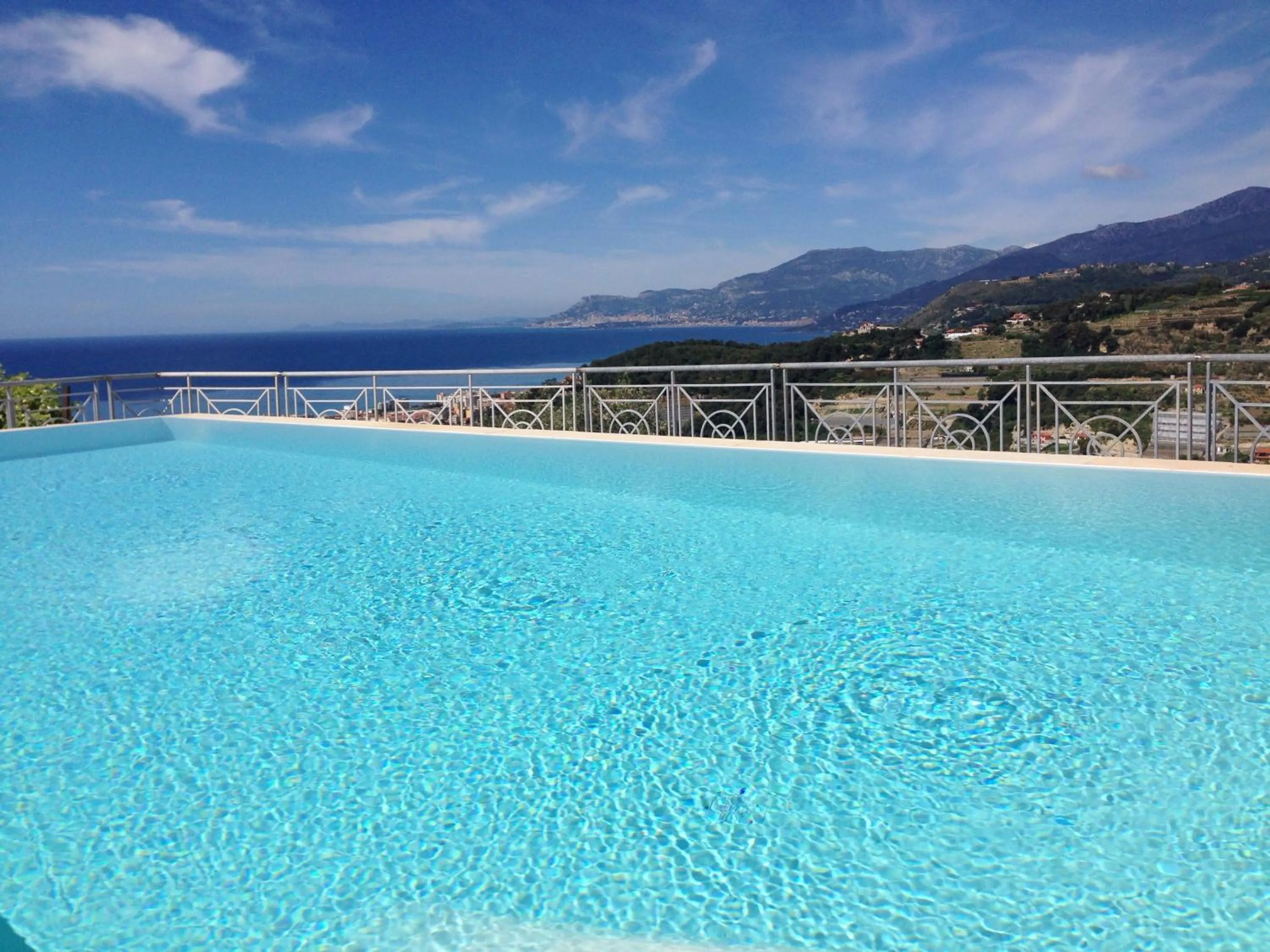 Villa Gaia - Luxury Villa, pool & wellness rooms