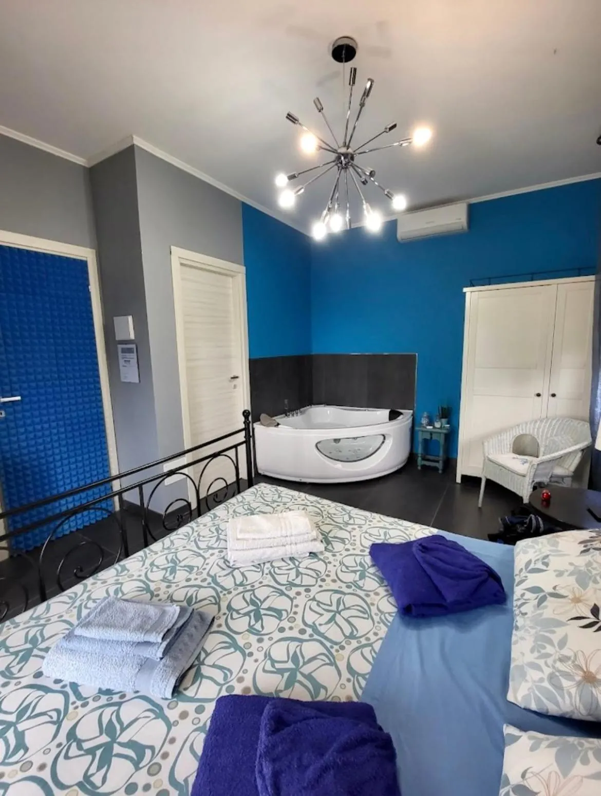Bed in Villa Gaia - Luxury Villa, pool & wellness rooms