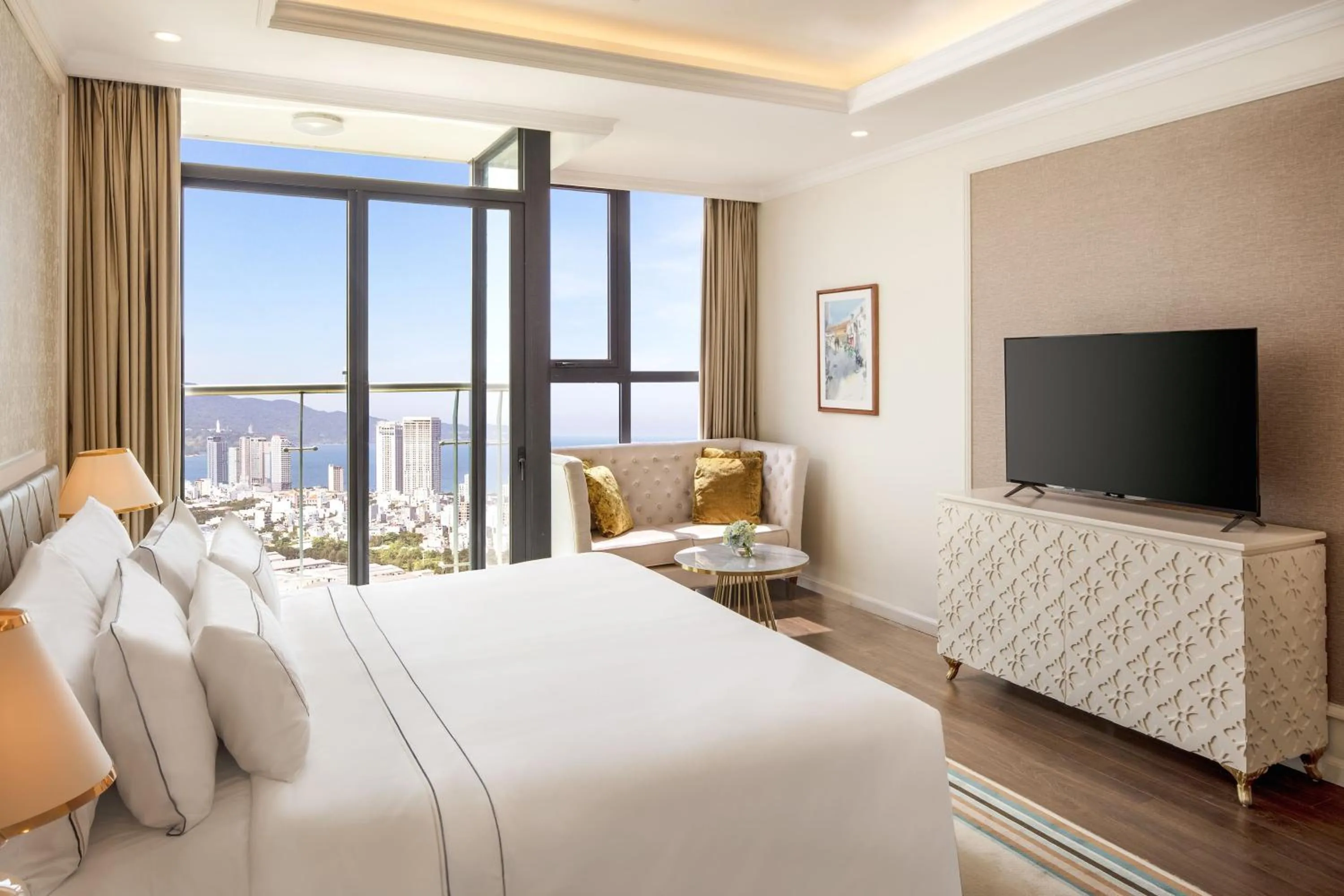 Property building, Bed in Meliá Vinpearl Danang Riverfront