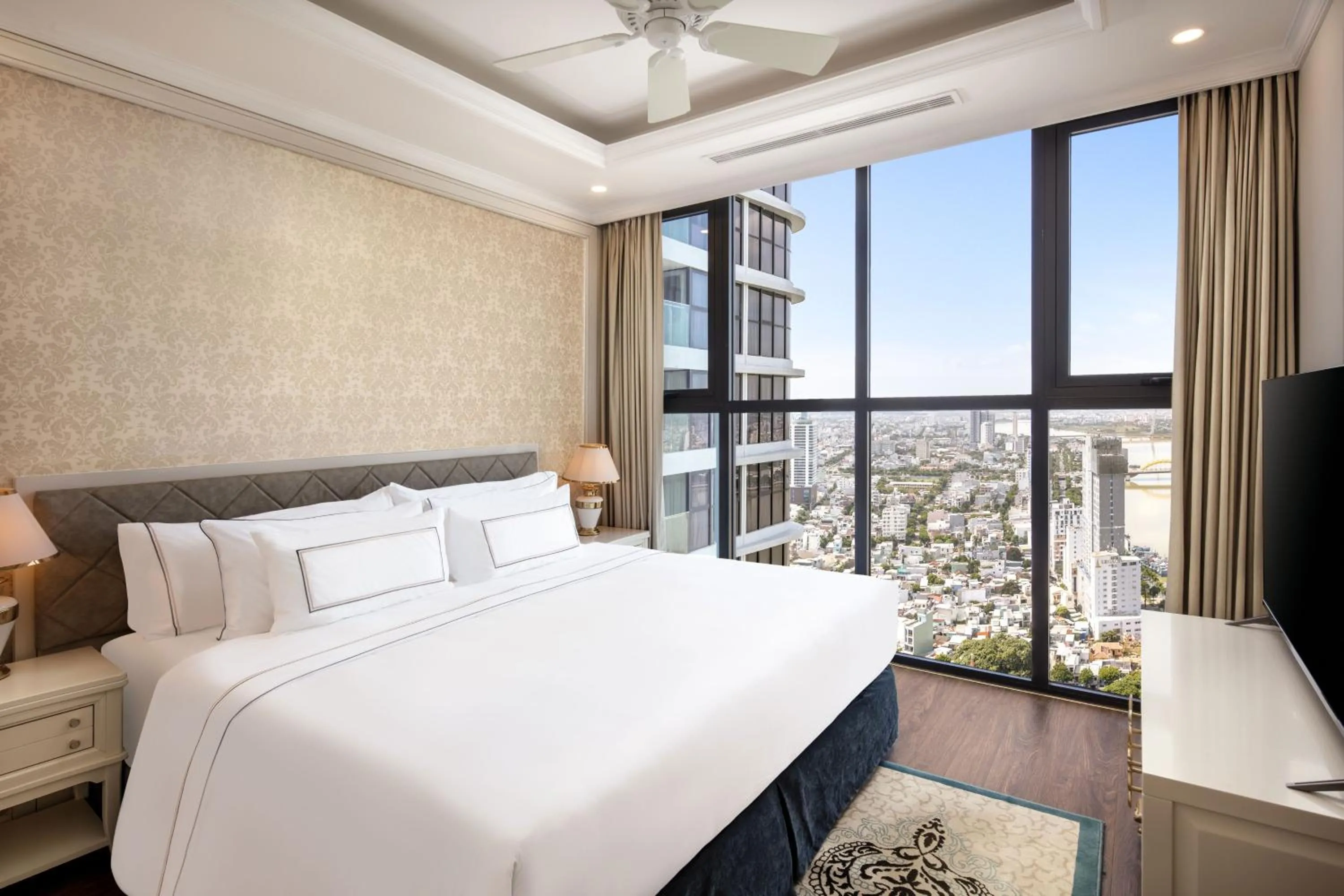 Bedroom, Bed in Meliá Vinpearl Danang Riverfront