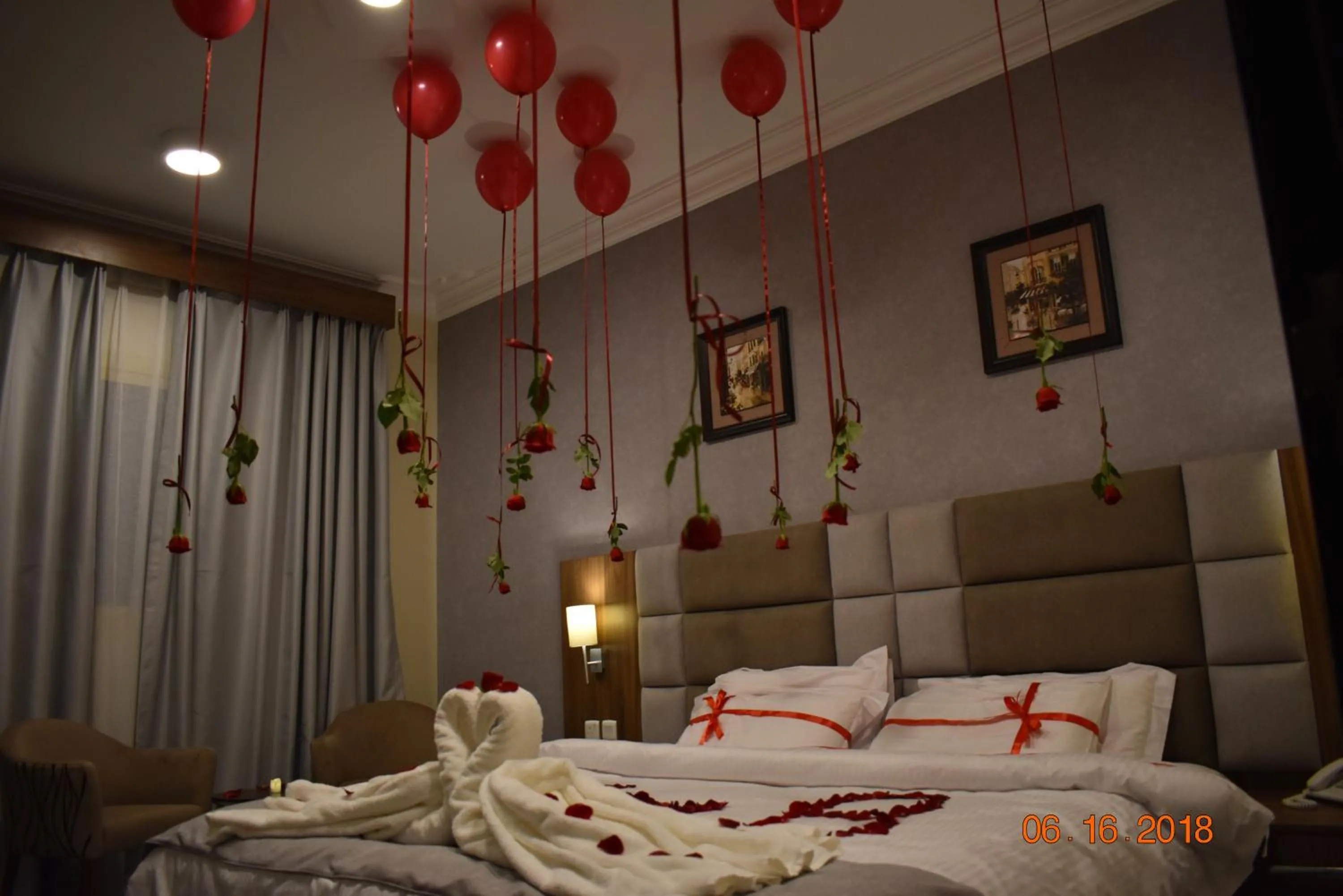 Decorative detail, Bed in Delights Inn - Green Oasis Hotel