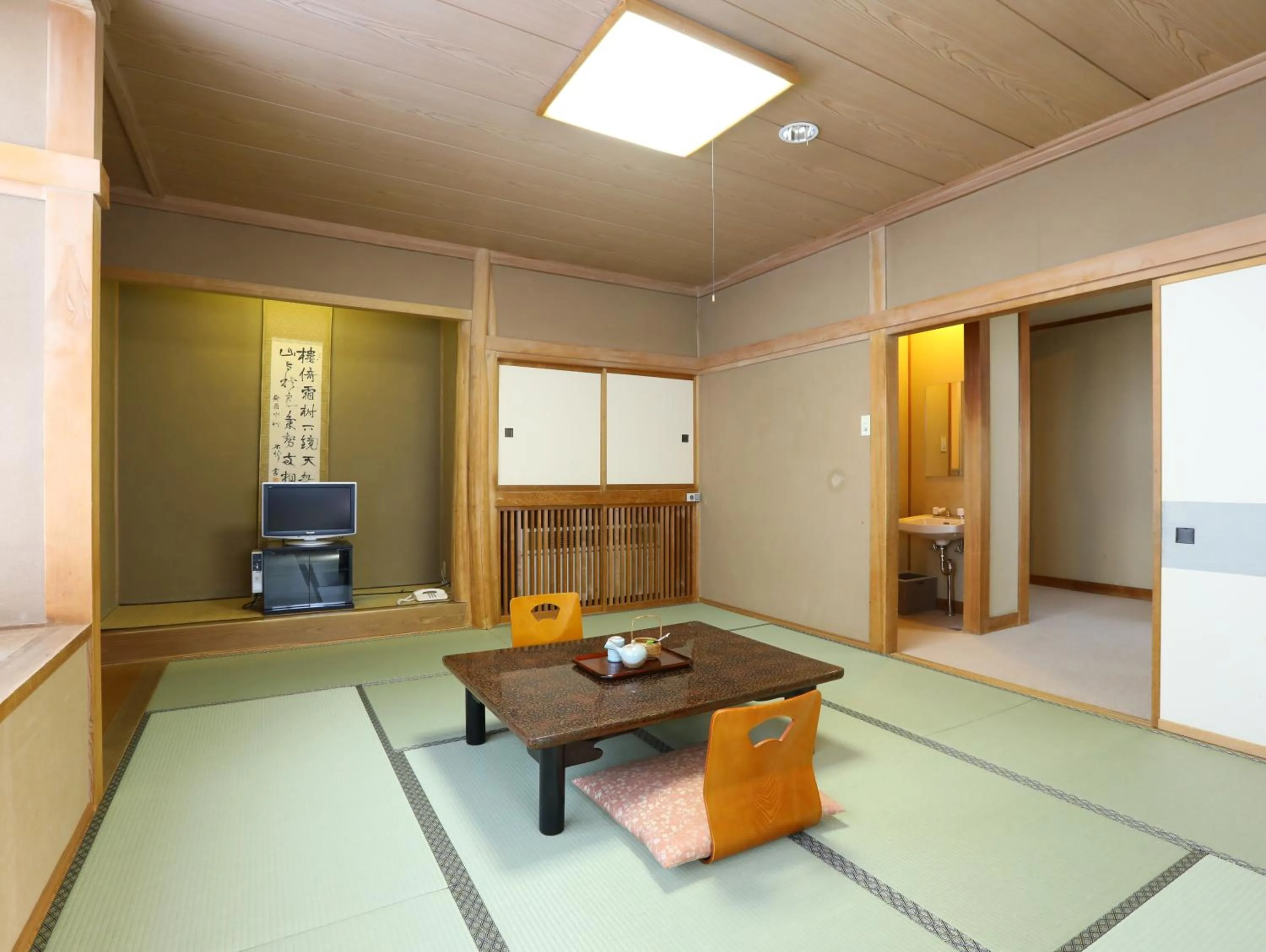 Photo of the whole room in Asahikan