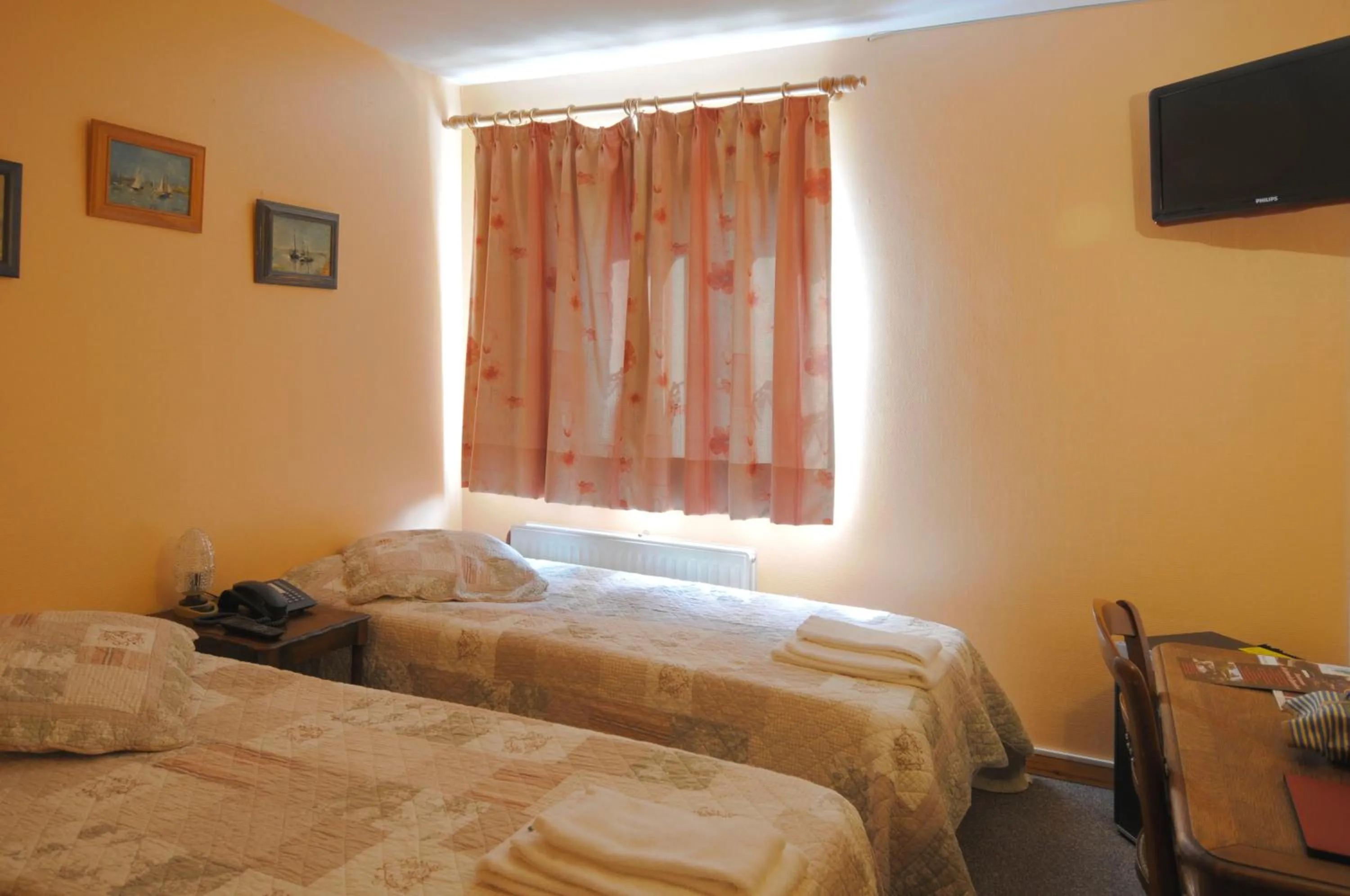 Bedroom, Bed in Hotel Restaurant La Ferme de Grambais