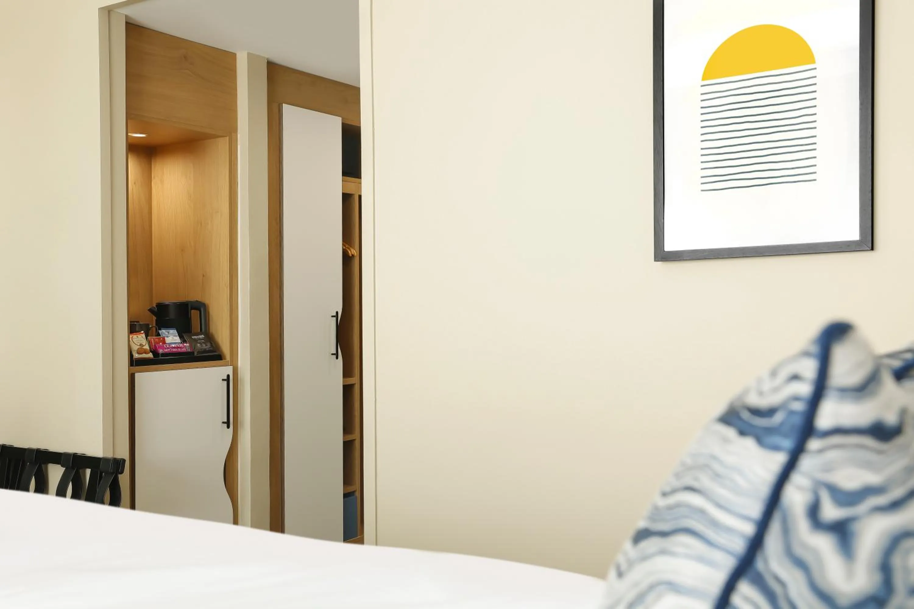 Coffee/tea facilities, Bed in voco Southampton by IHG