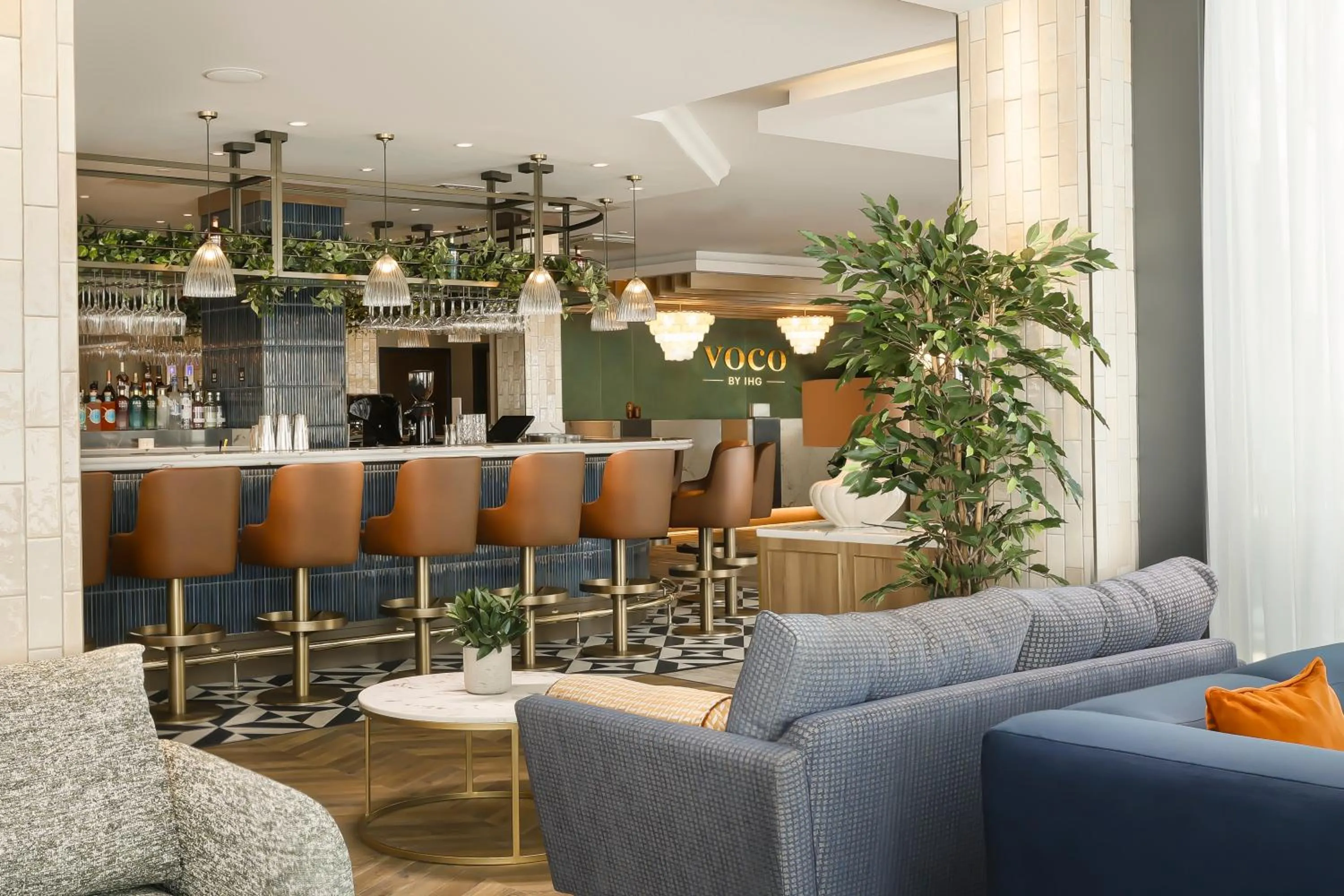 Lounge or bar in voco Southampton by IHG
