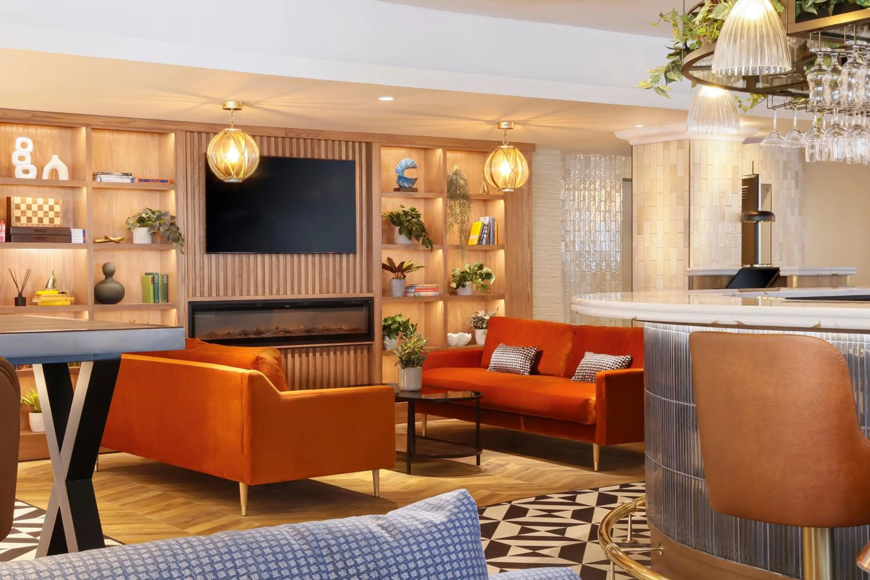 Lounge or bar in voco Southampton by IHG