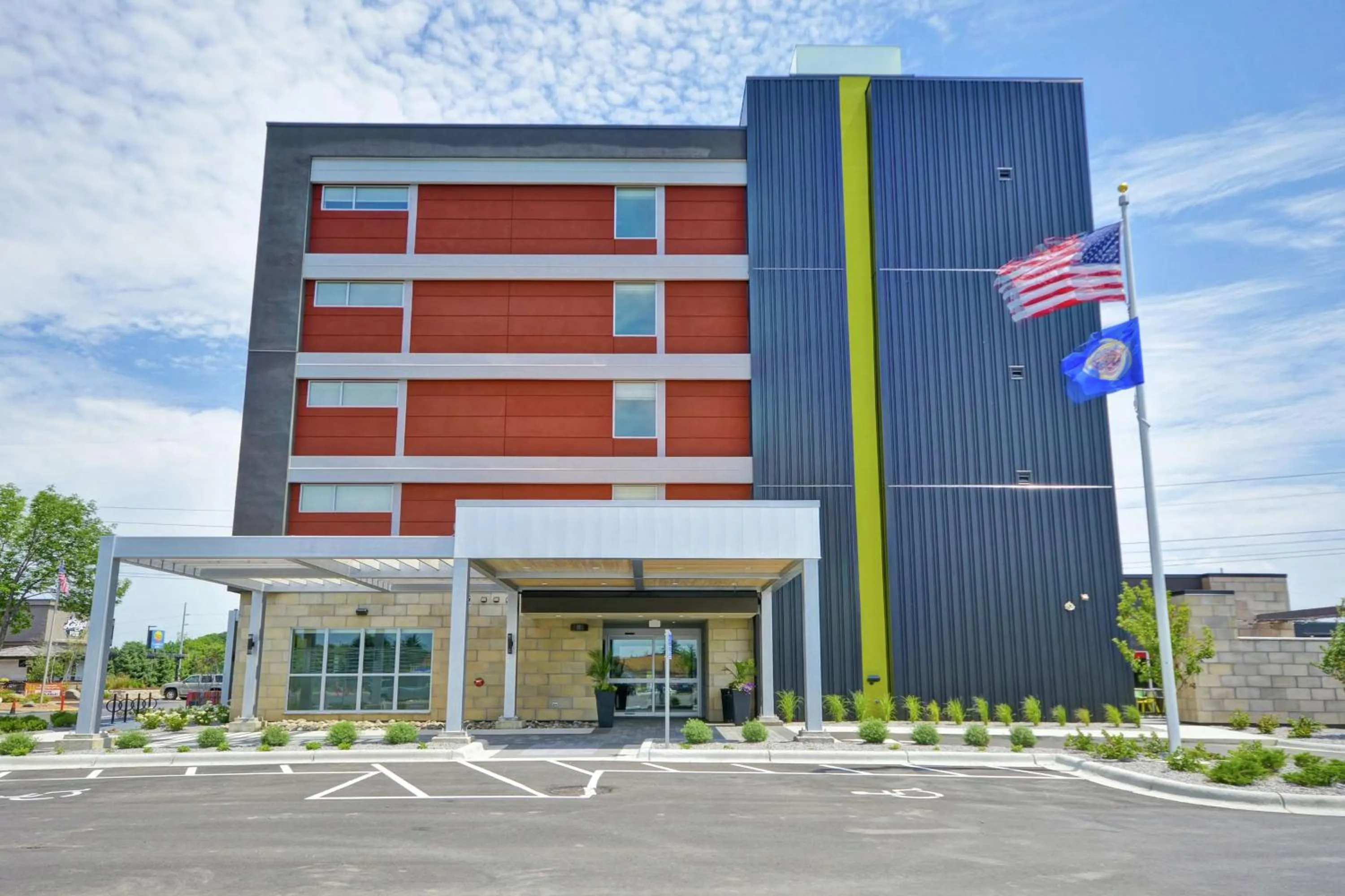 Property building in Home2 Suites By Hilton Plymouth Minneapolis