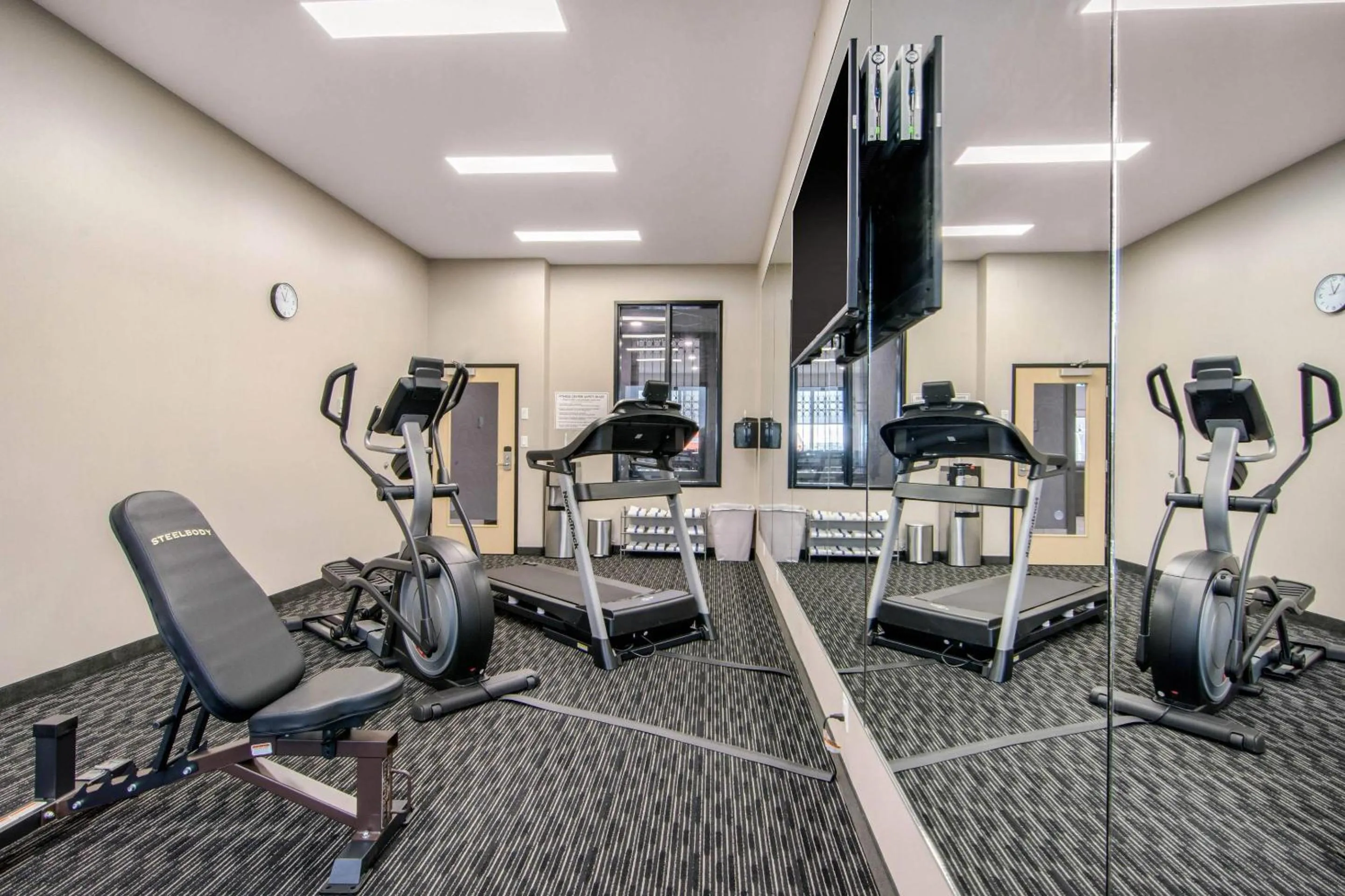 Fitness centre/facilities in Comfort Inn & Suites