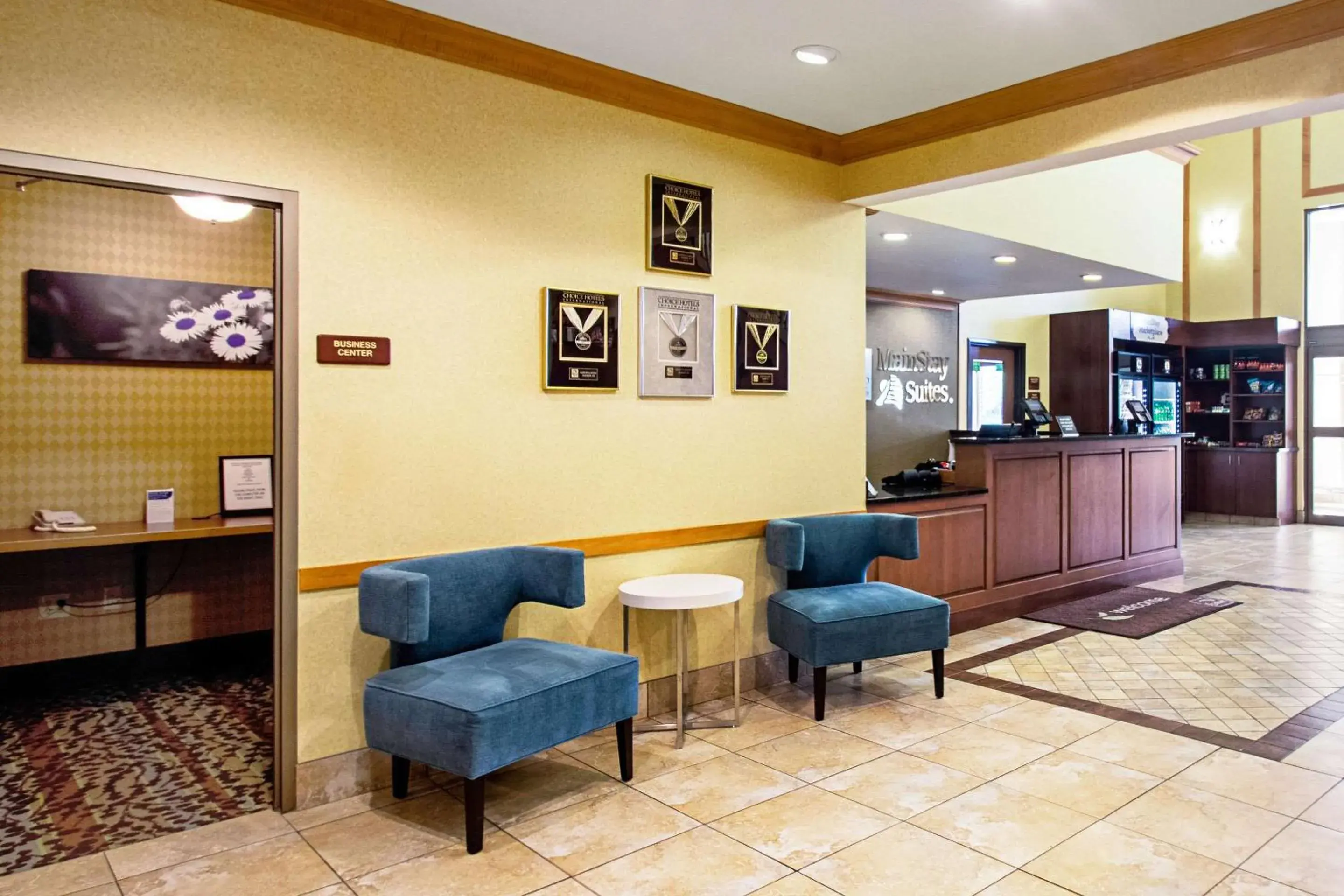 Lobby or reception in MainStay Suites Madison - Monona Lobby or reception in MainStay Suites Madison - Monona