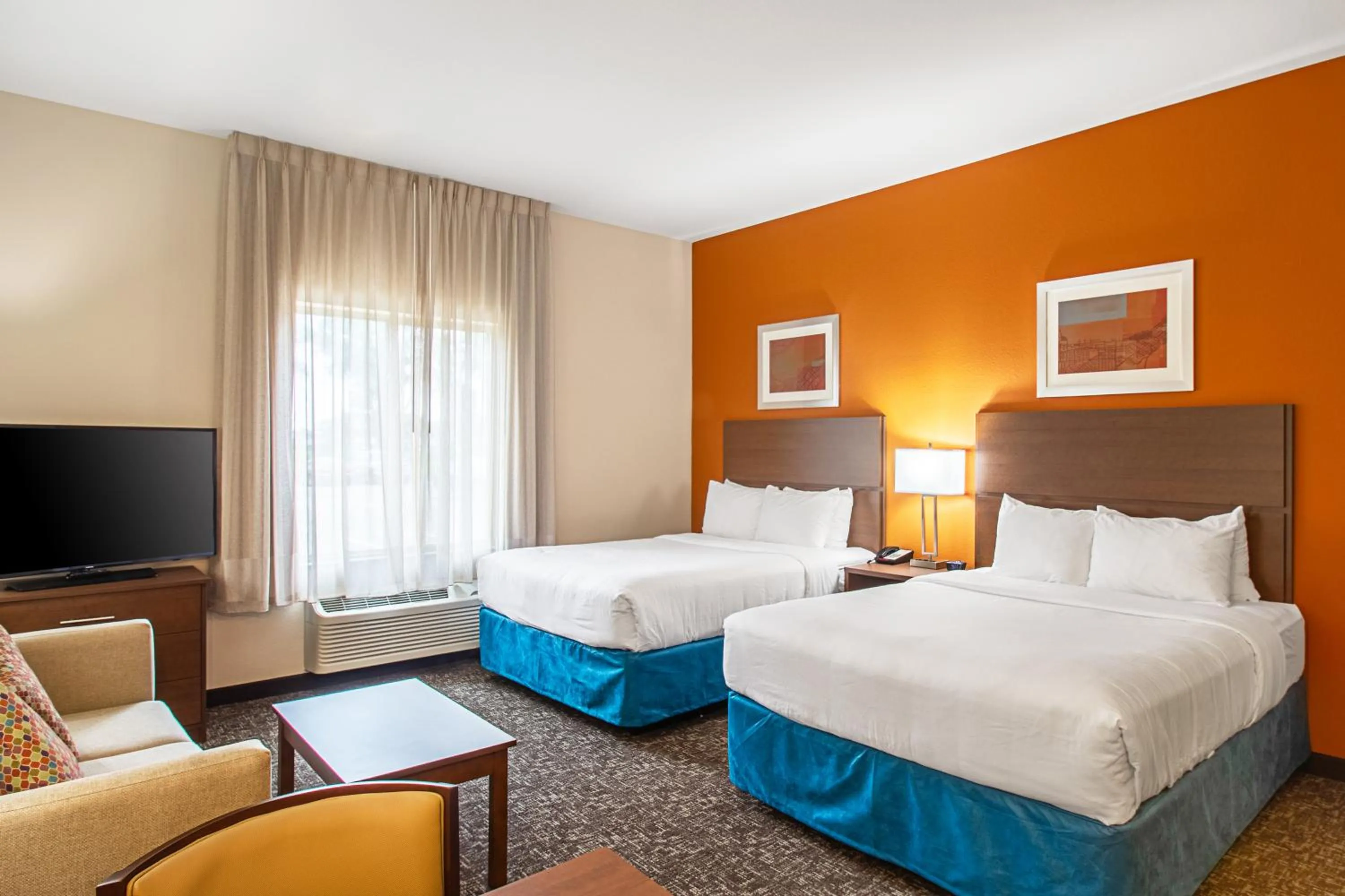 Bed in MainStay Suites Madison - Monona