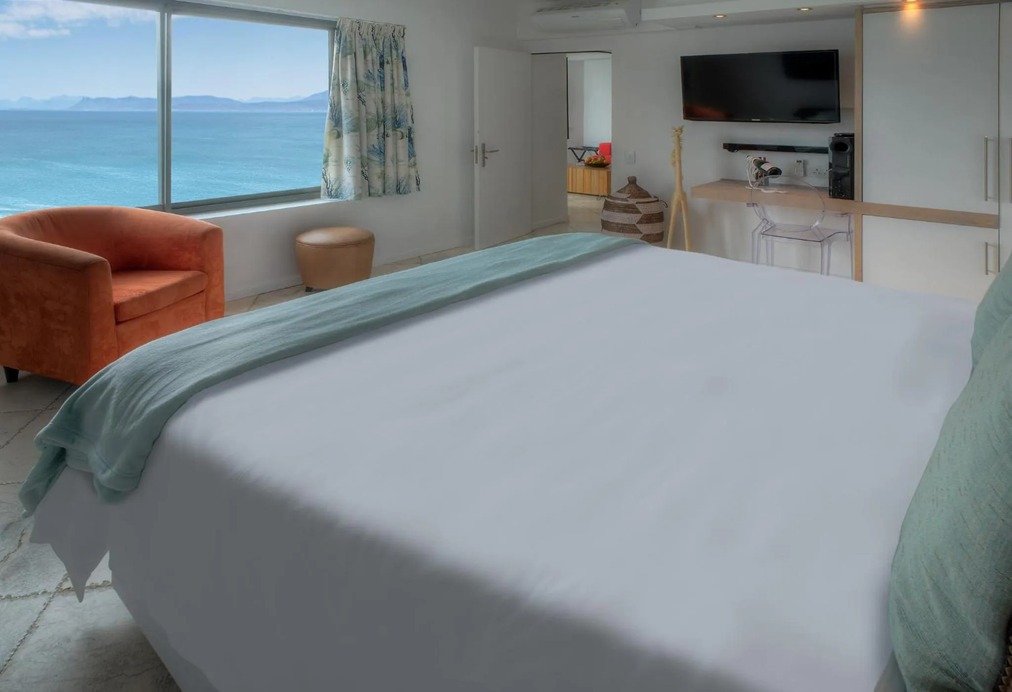 Shower, Bed in Sea Star Cliff
