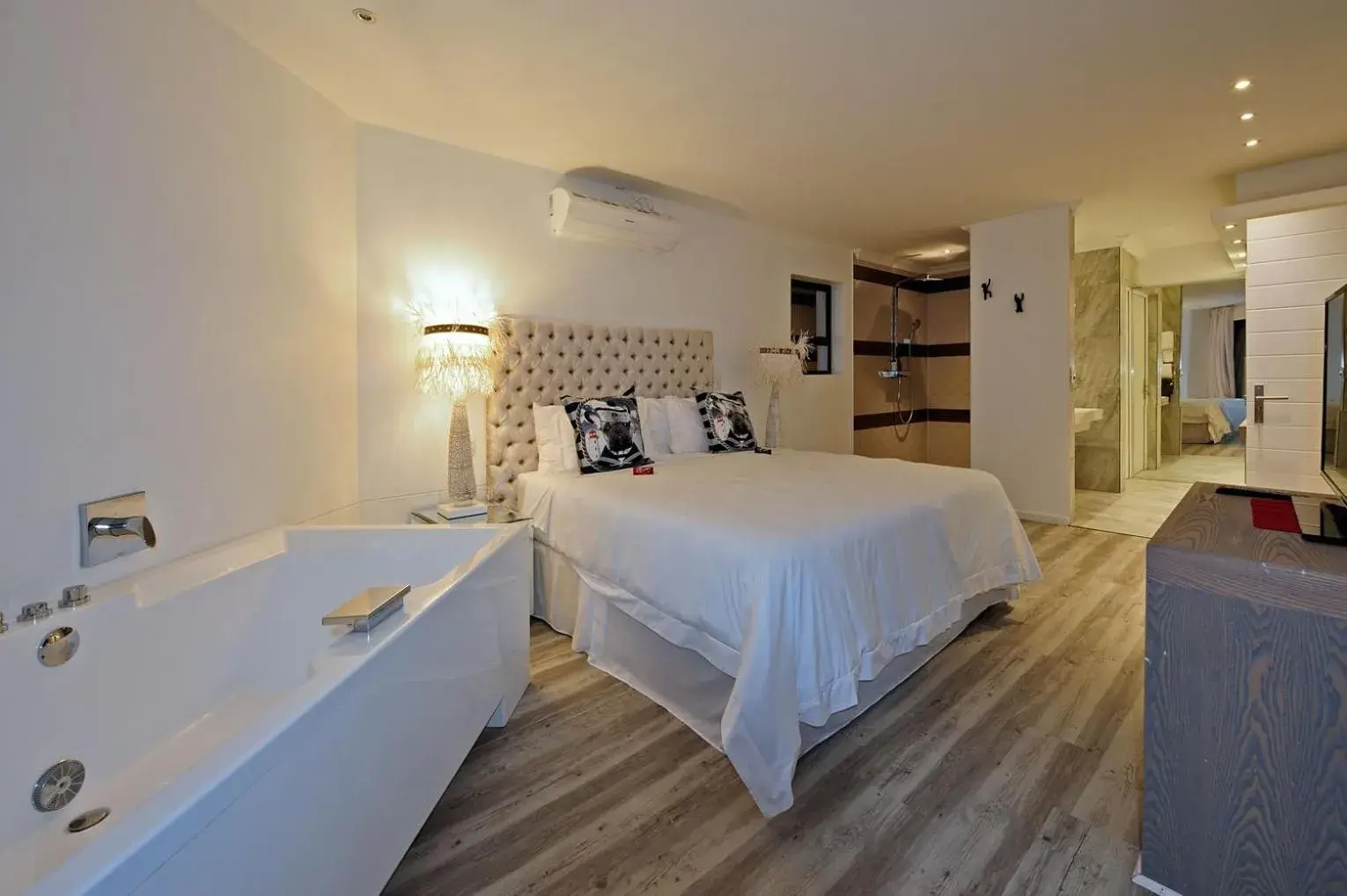 Shower, Bed in Sea Star Cliff Shower, Bed in Sea Star Cliff