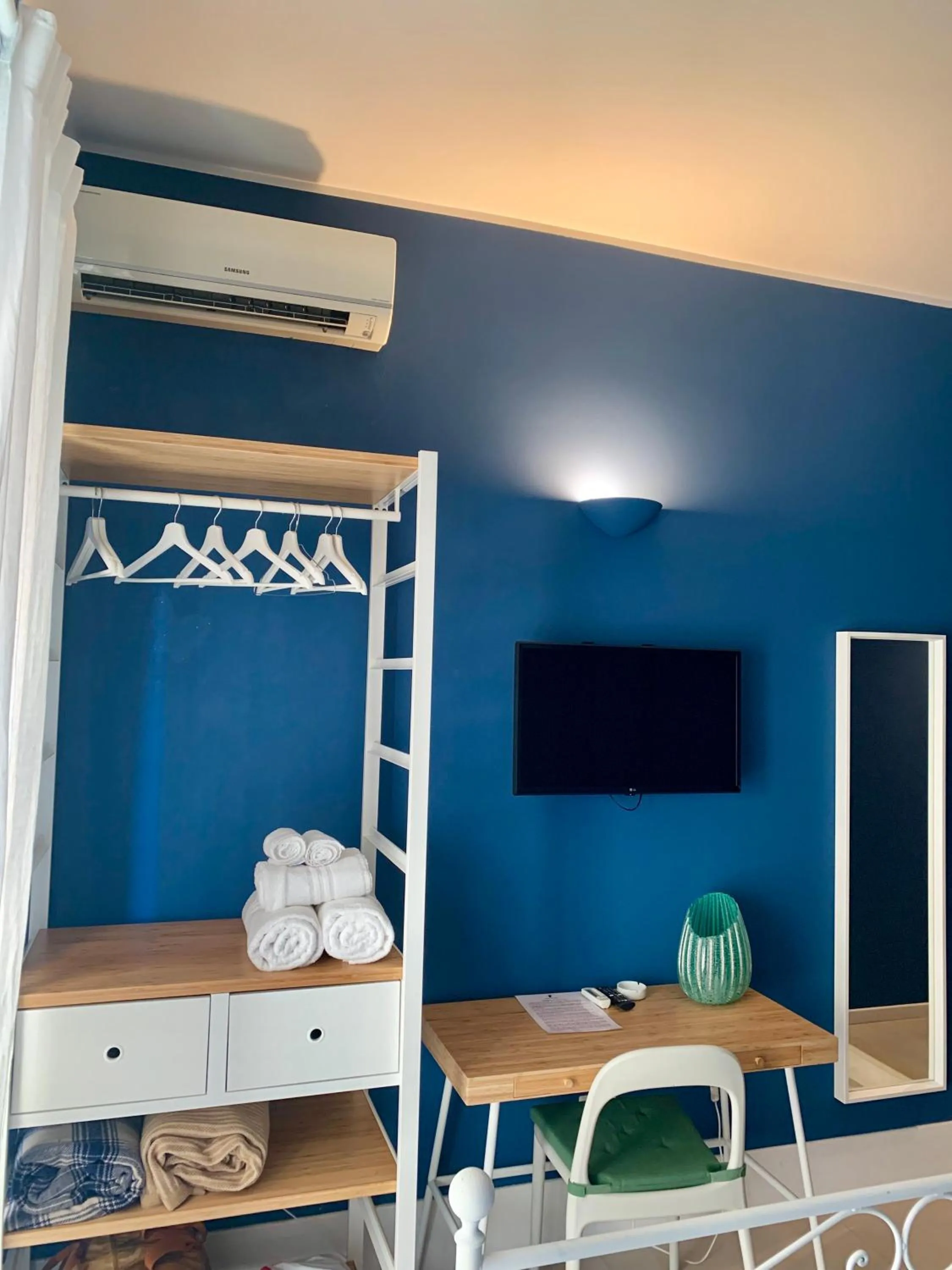 wardrobe in B&b Don Giovanni