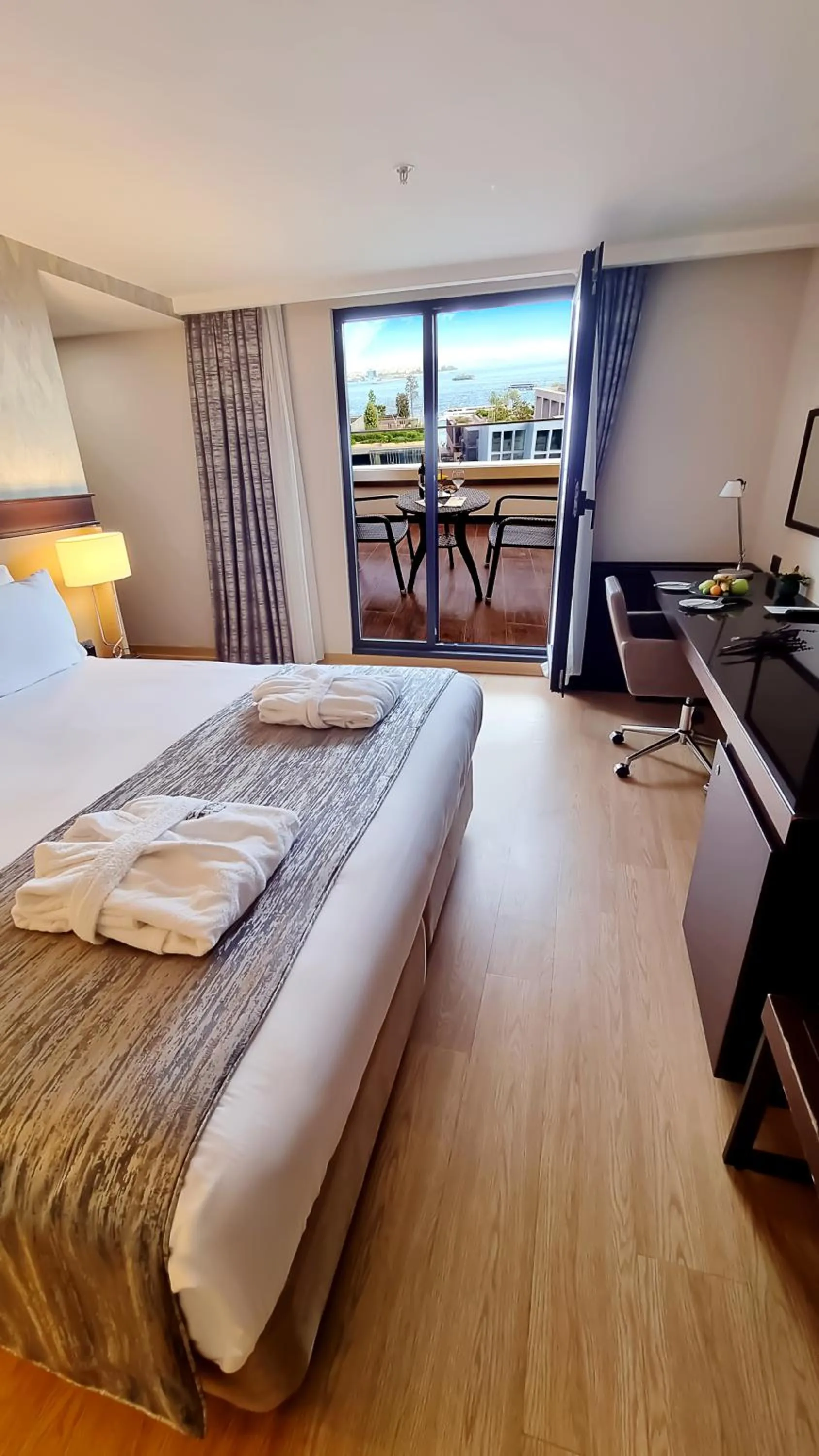 Photo of the whole room, Bed in Port Bosphorus Hotel