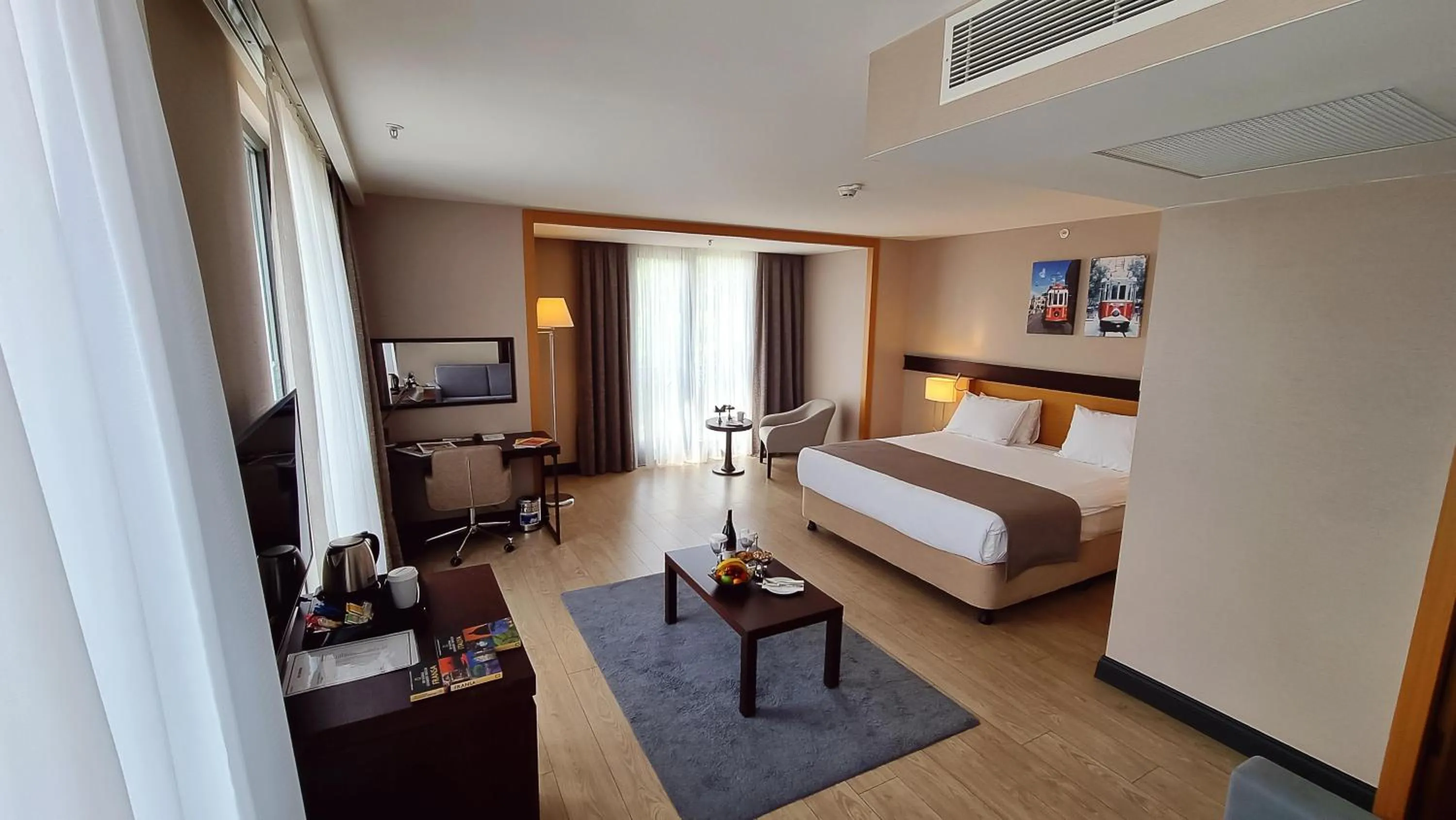 Photo of the whole room, Bed in Port Bosphorus Hotel