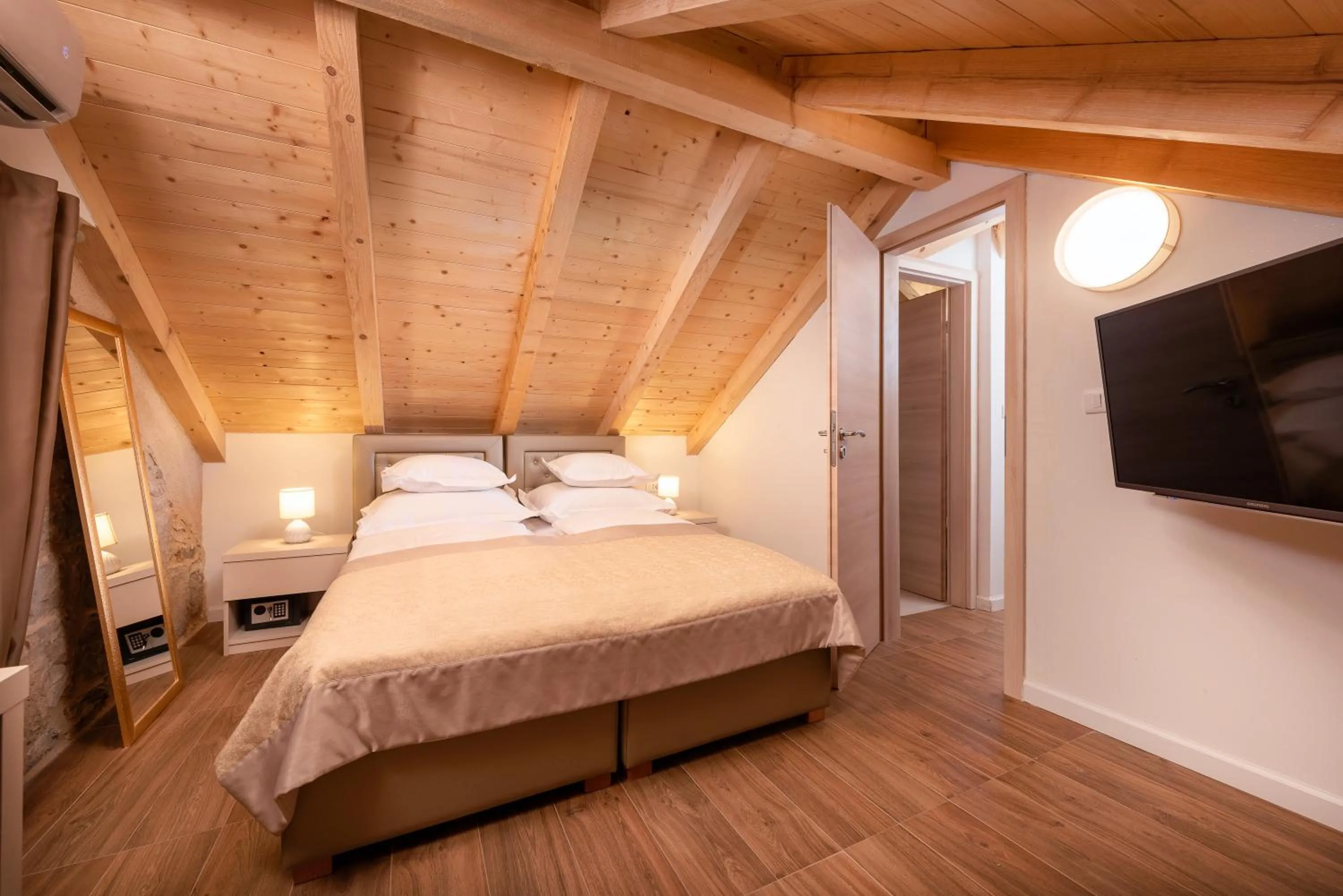 Bed in Hotel Agava Split