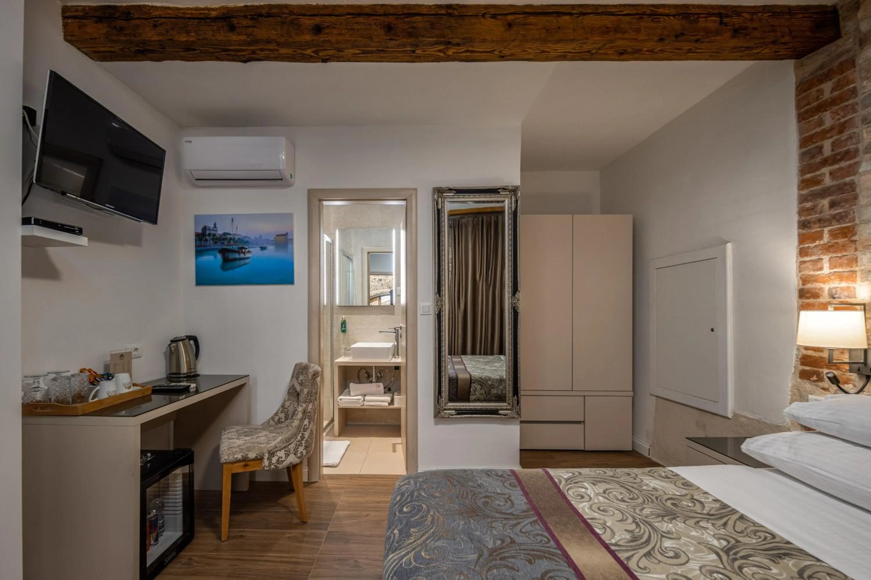 Bed in Hotel Agava Split