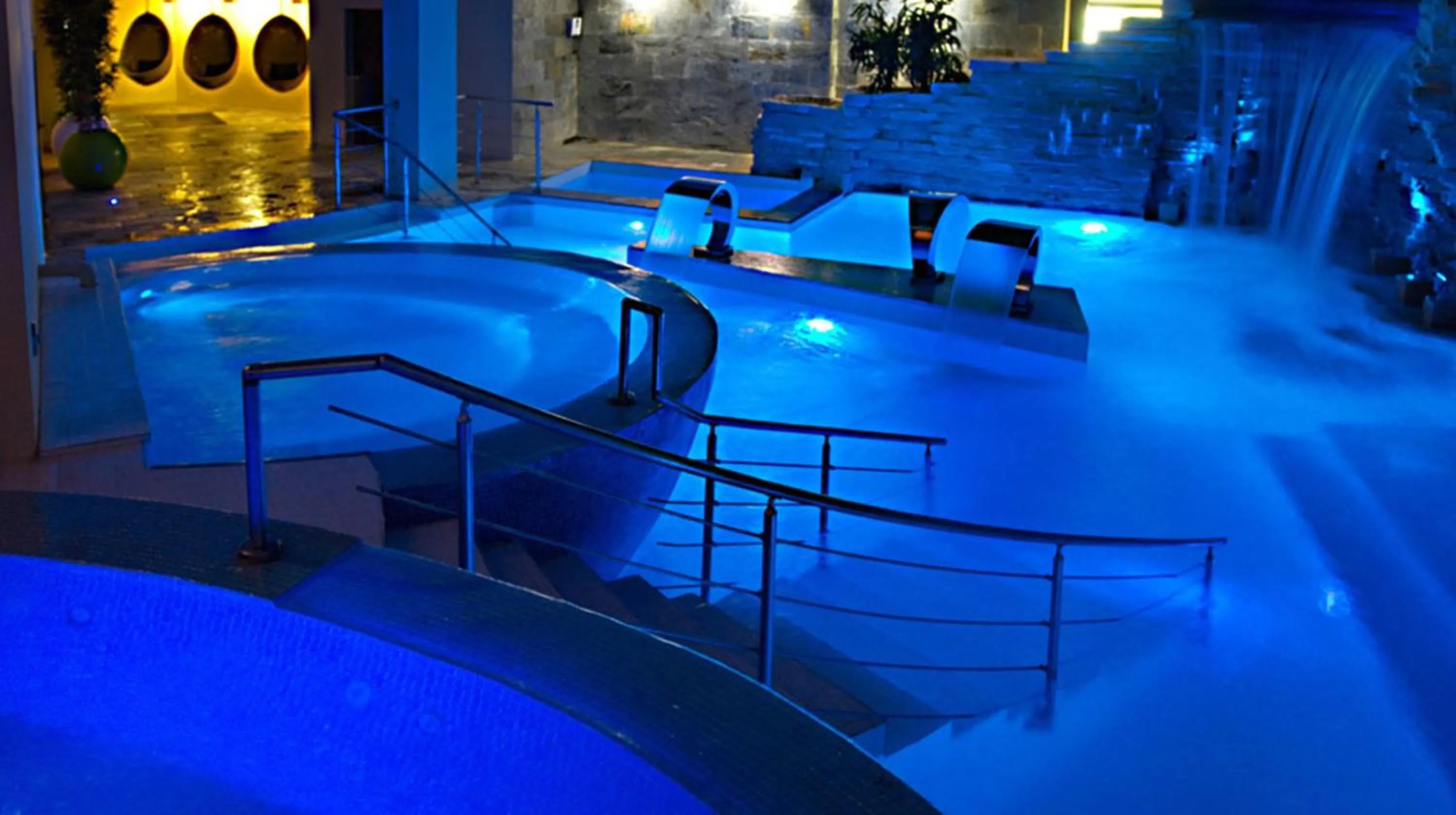 Hot Tub in The Rhino Resort Hotel & Spa