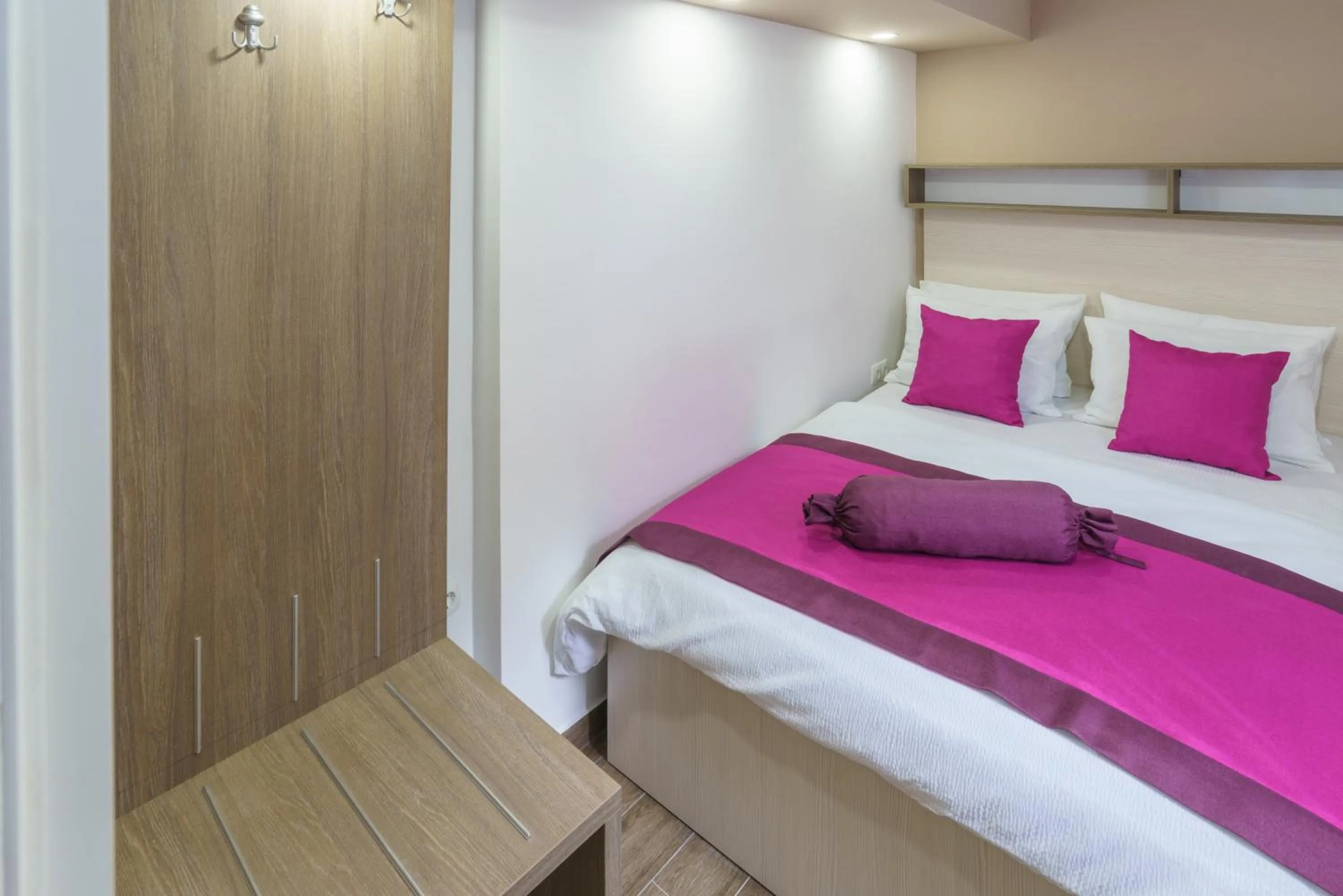 Bedroom, Bed in Pansion Rose