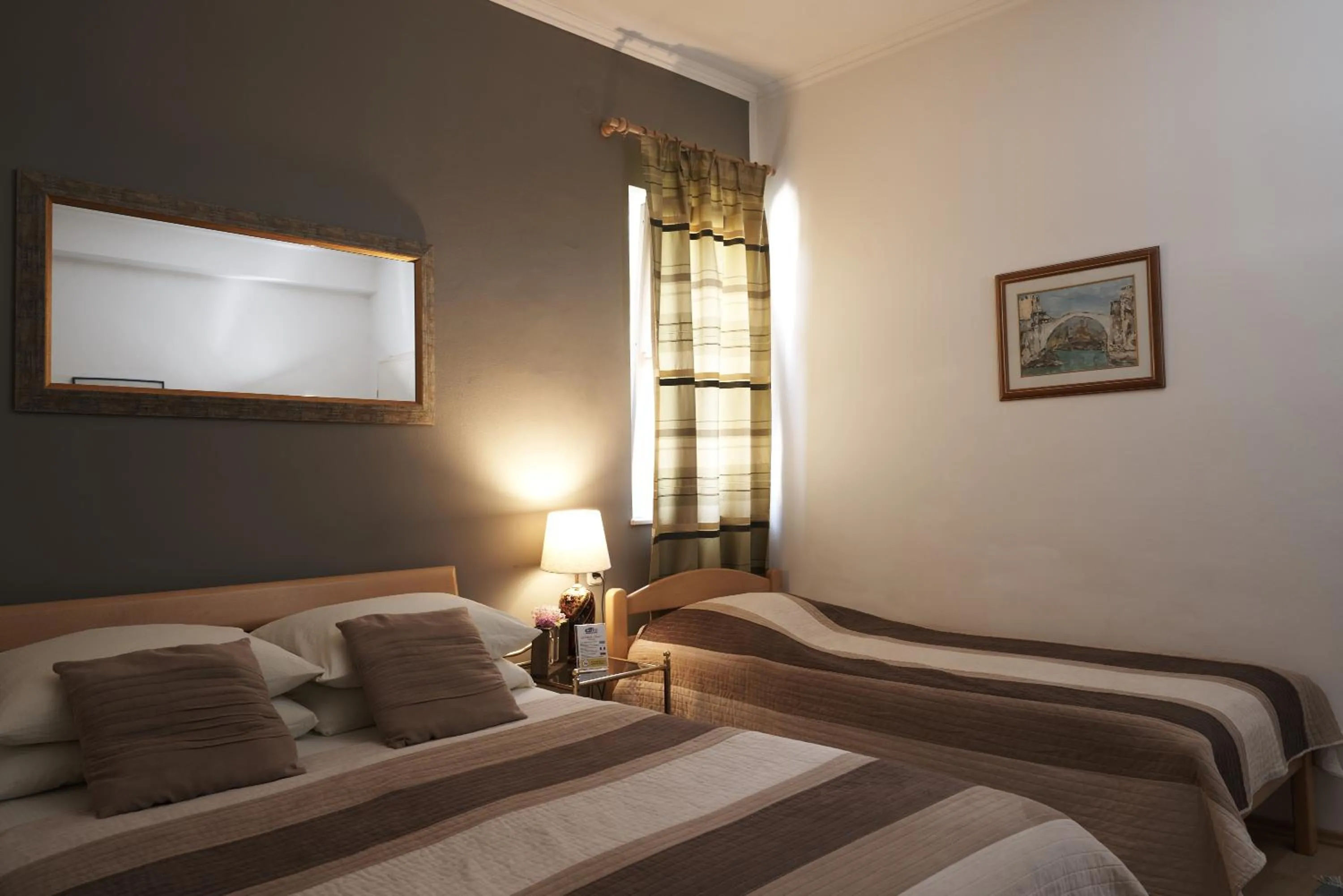 Photo of the whole room, Bed in Pansion Rose