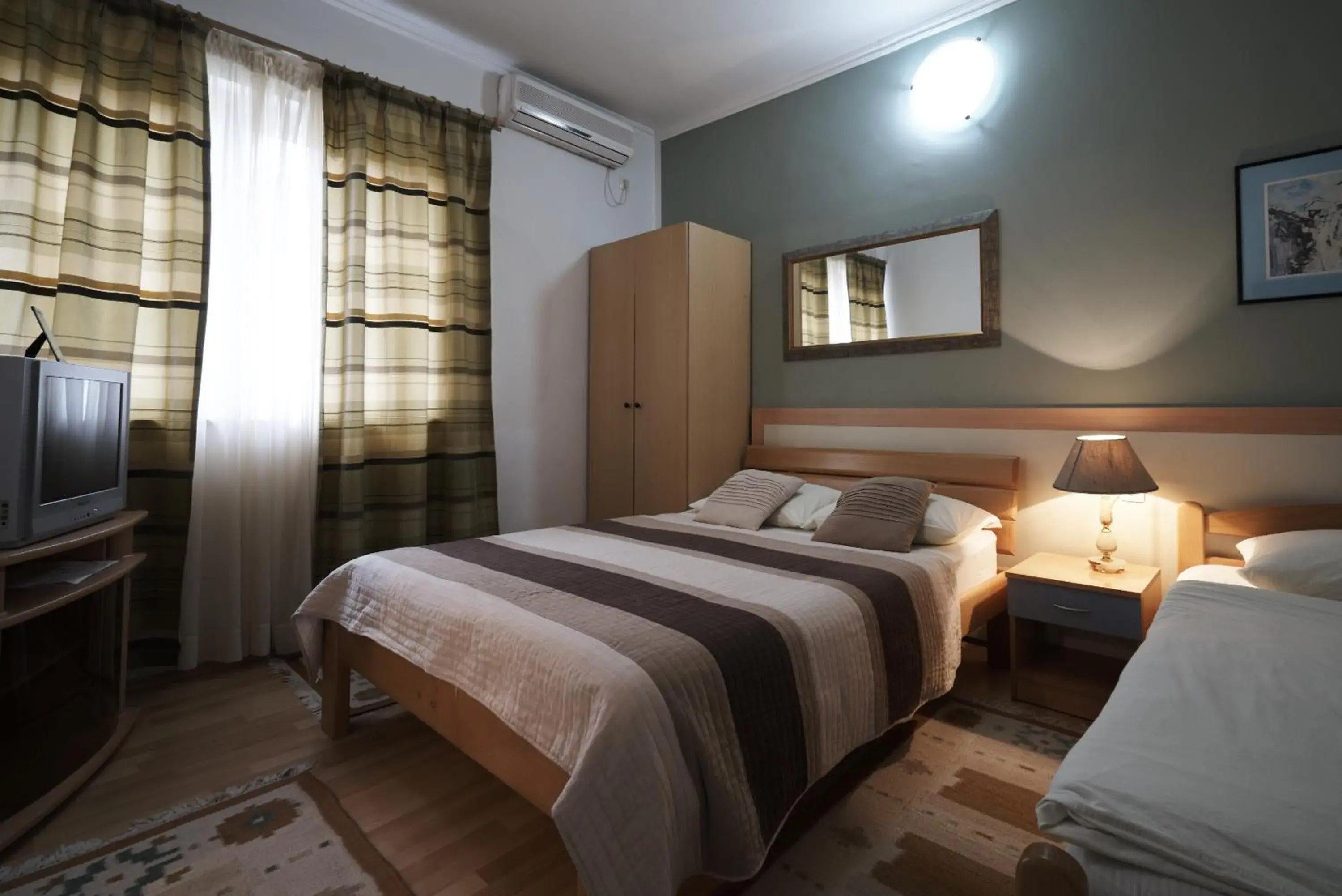 Triple Room in Pansion Rose Triple Room in Pansion Rose