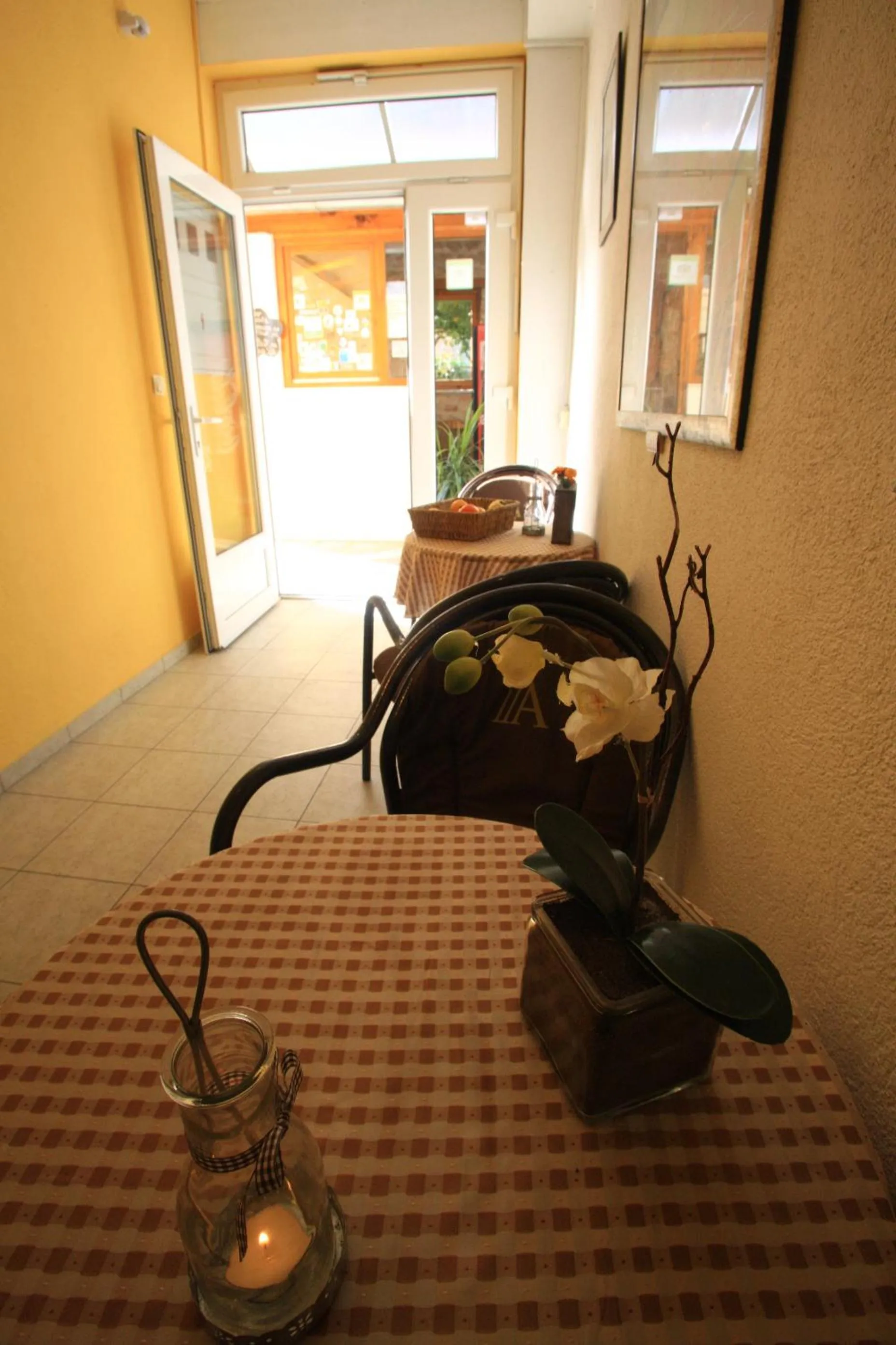 Dining area in Pansion Rose
