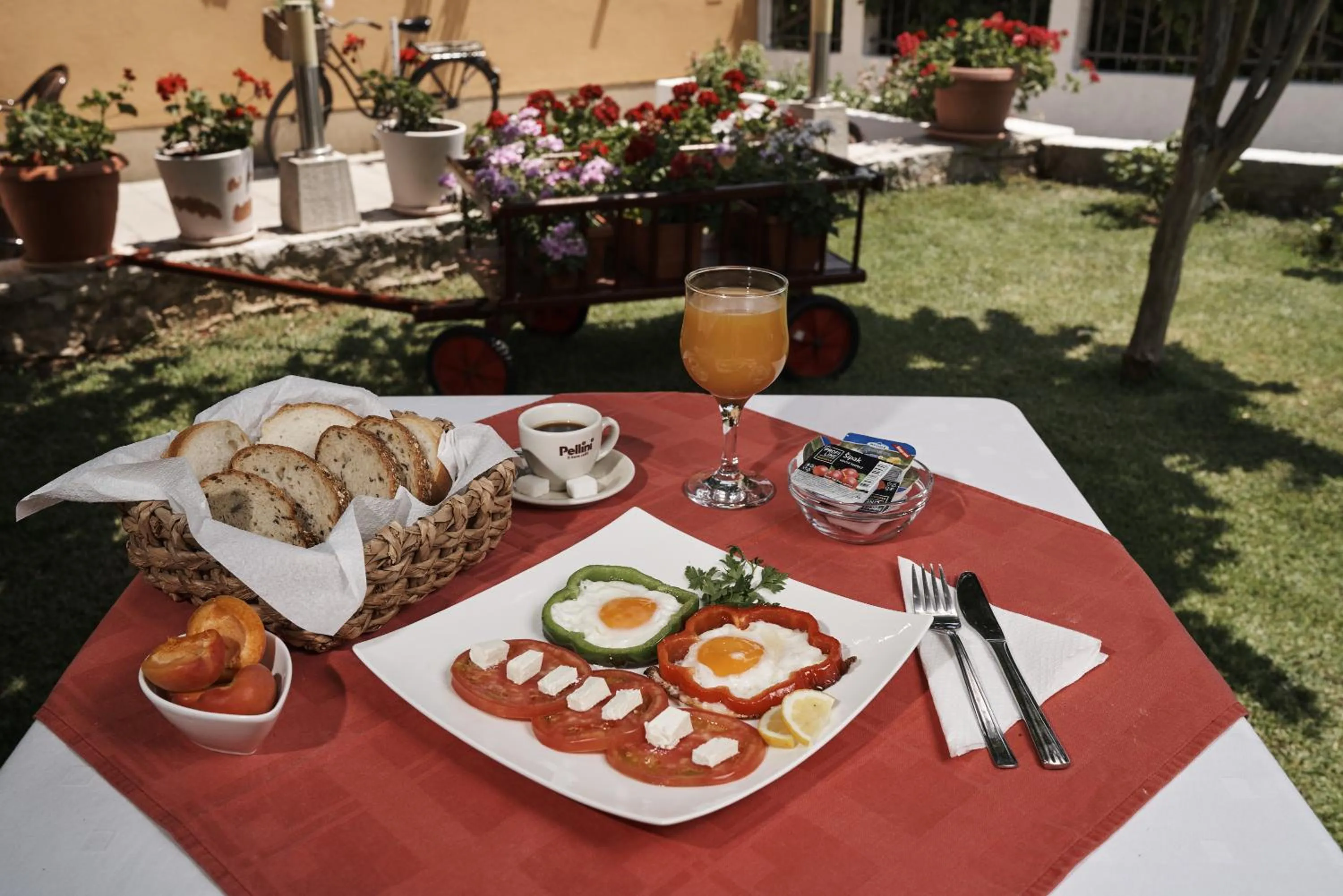 Breakfast in Pansion Rose