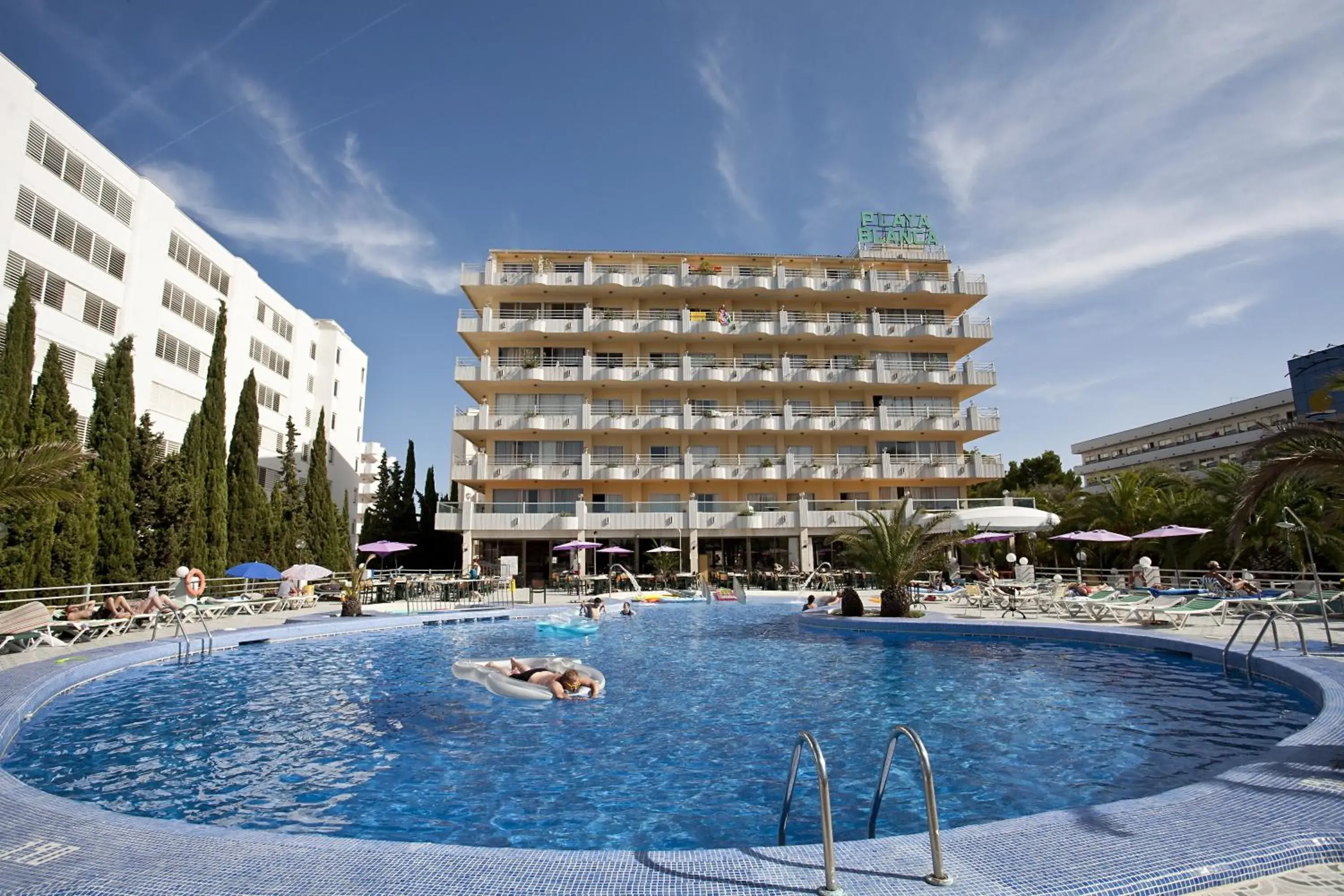 Swimming pool in BJ Playa Blanca Swimming pool in BJ Playa Blanca