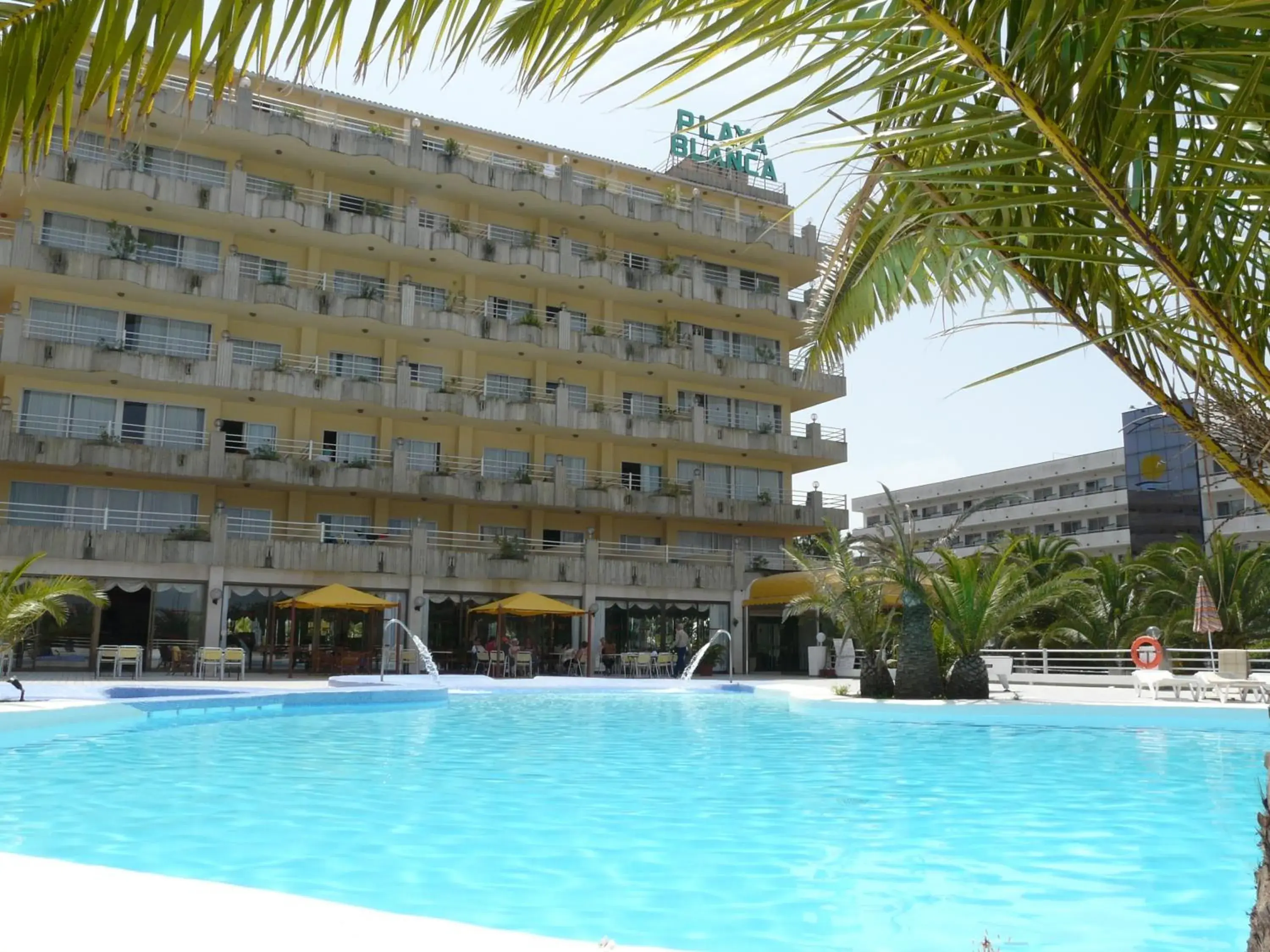 Swimming pool in BJ Playa Blanca Swimming pool in BJ Playa Blanca