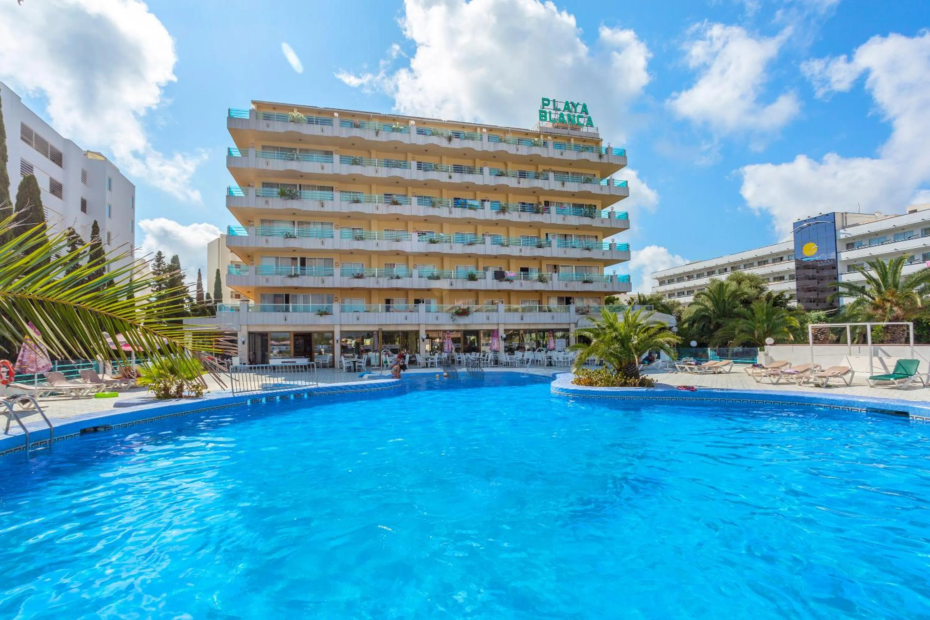 Swimming pool in BJ Playa Blanca