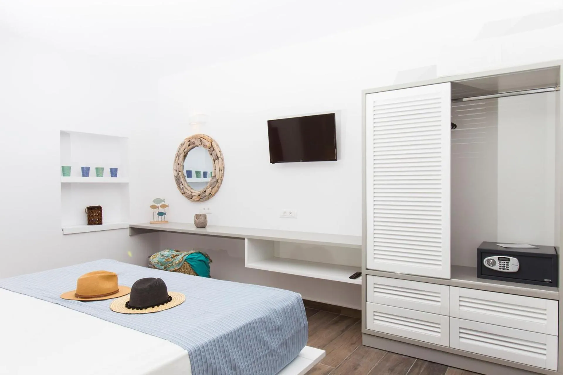 TV and multimedia, Bed in Lindos Del Mar Suites - Adults Only