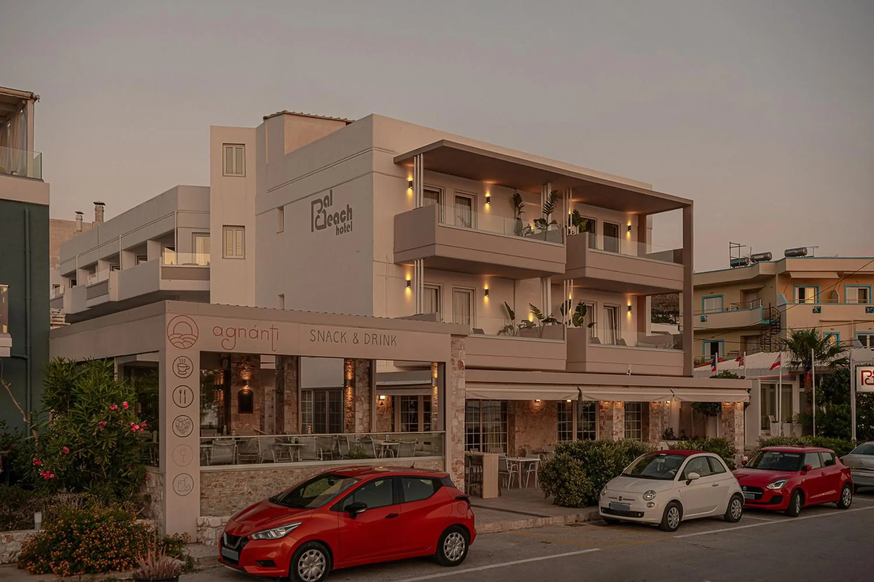 Property building in Pal Beach Property building in Pal Beach