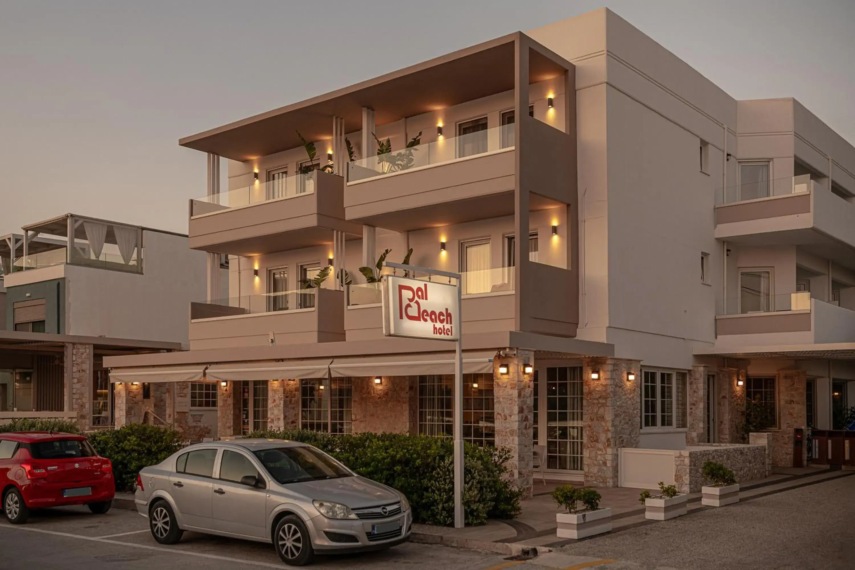 Property building in Pal Beach Property building in Pal Beach
