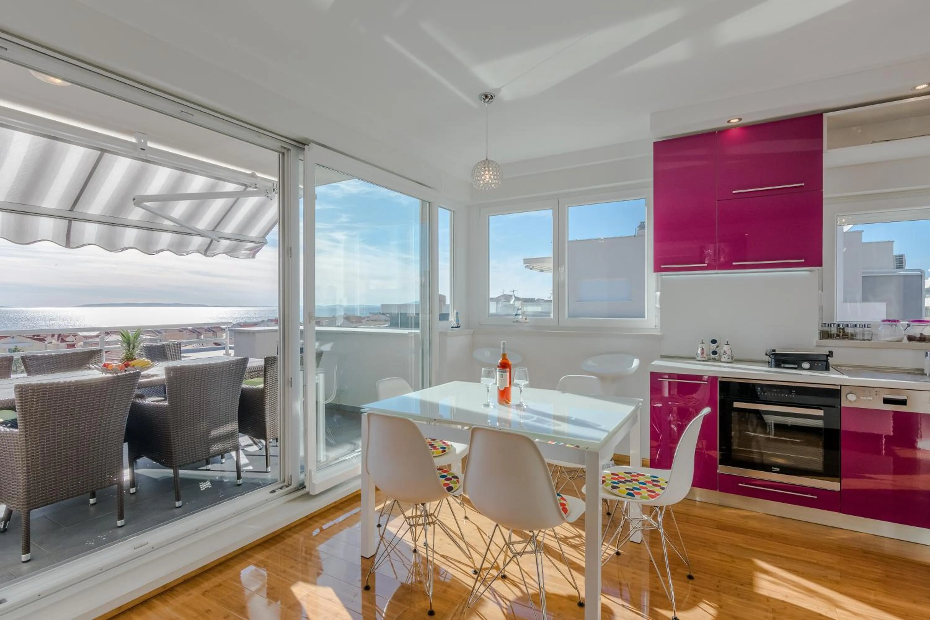 Fucshia dreams, brand new penthouse for 8