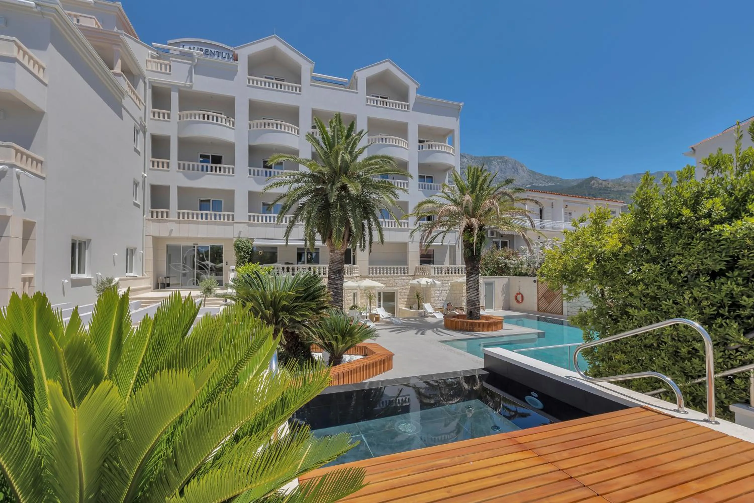 Swimming pool in Hotel Laurentum