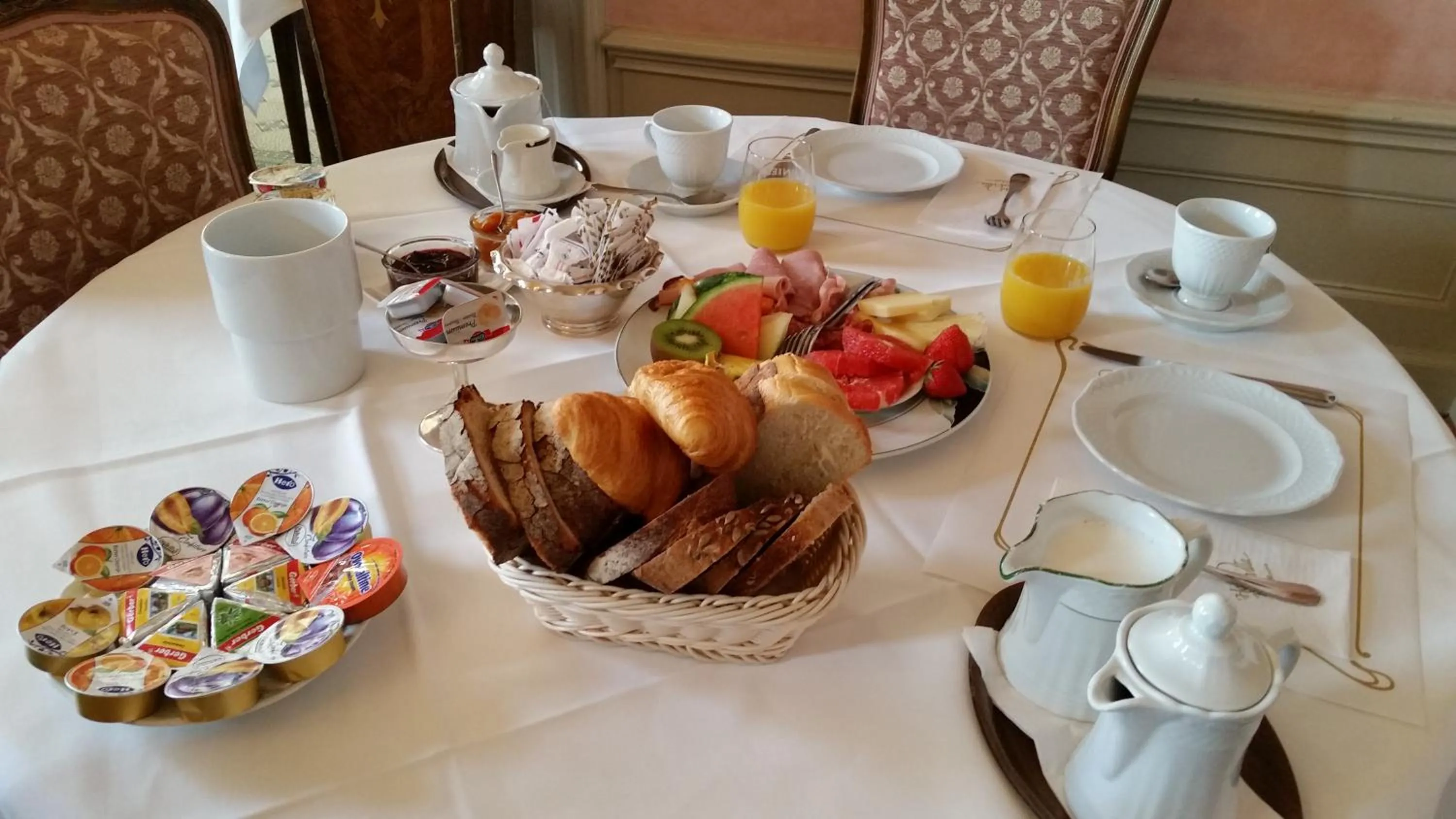 Breakfast in Hotel Park Villa