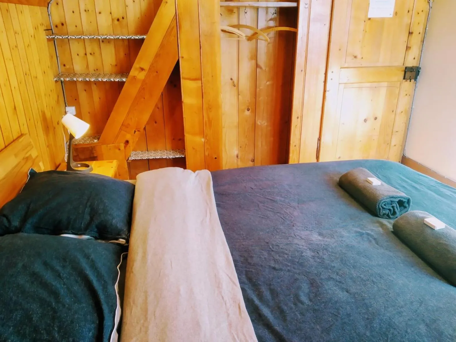 Bed in Hôtel Pension du Lac Bleu