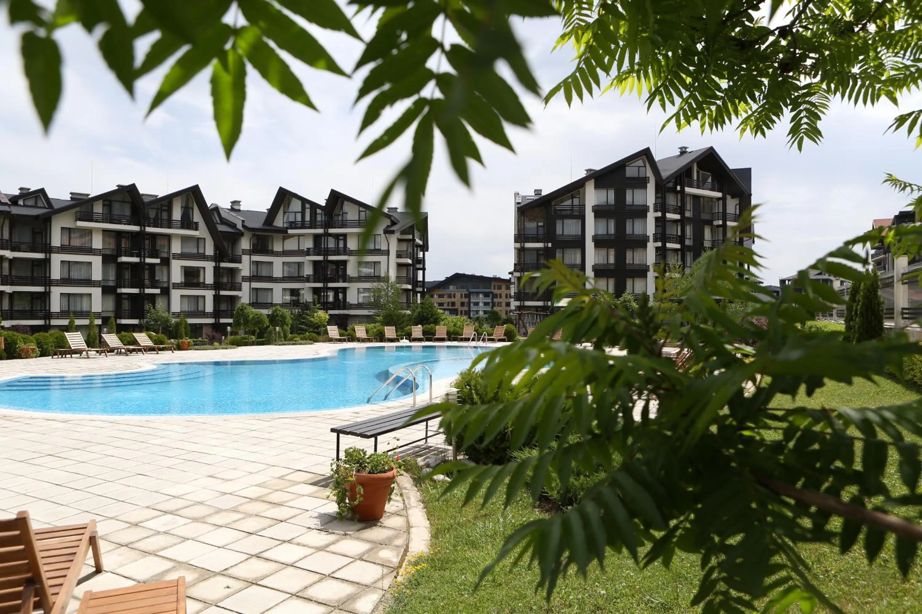 Swimming pool in Aspen Golf and Ski Resort