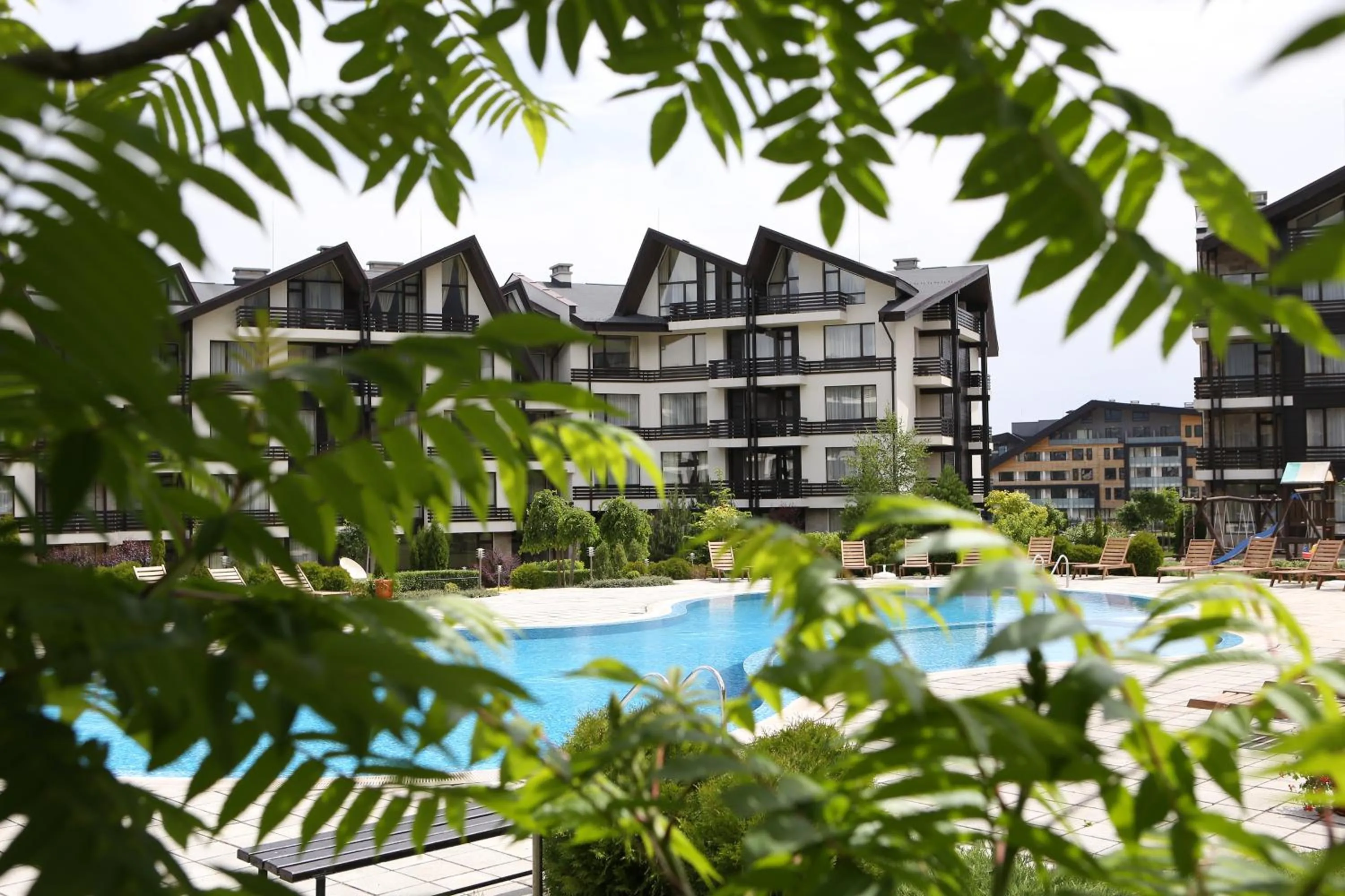 Swimming pool in Aspen Golf and Ski Resort