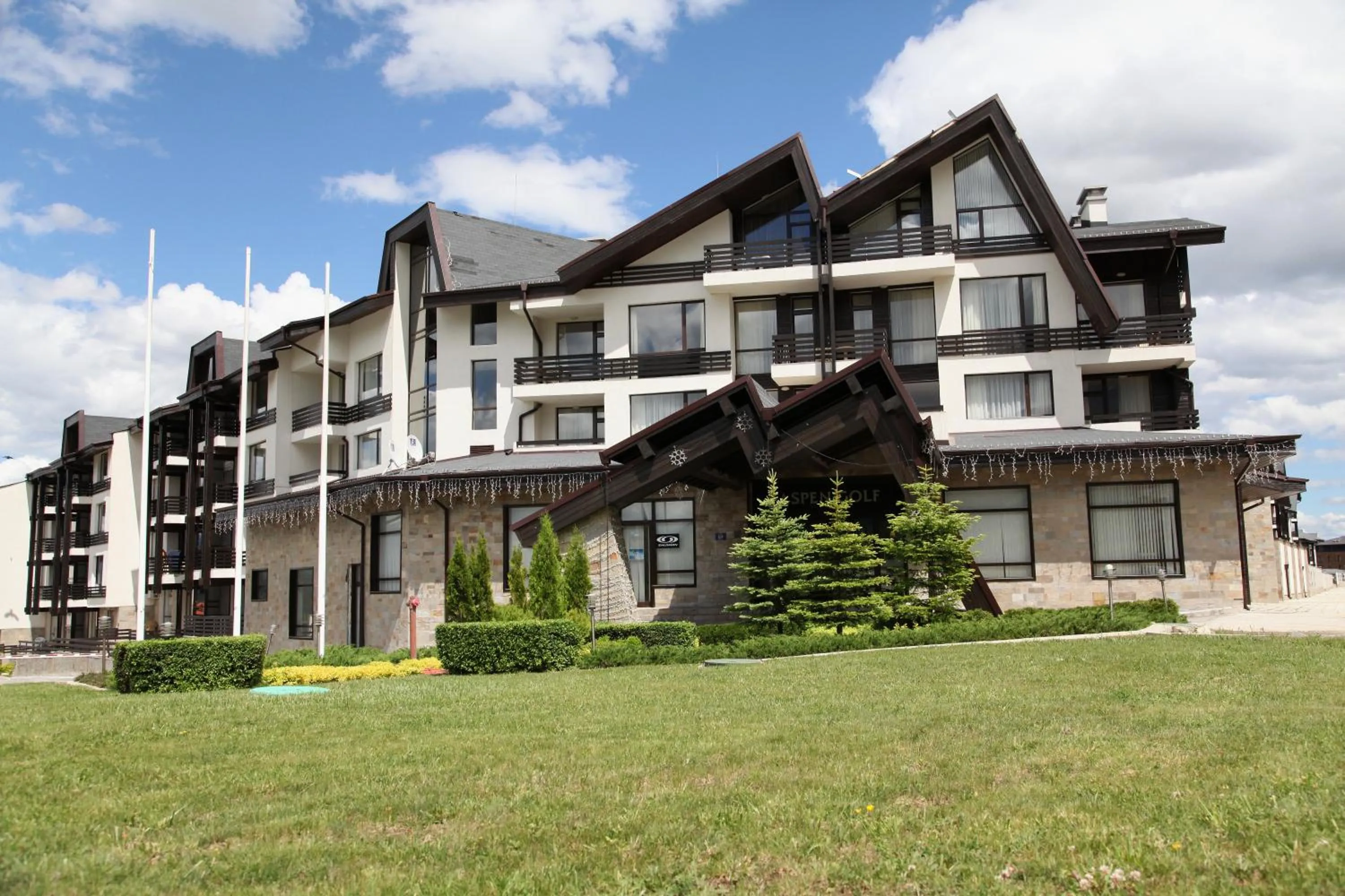 Facade/entrance in Aspen Golf and Ski Resort