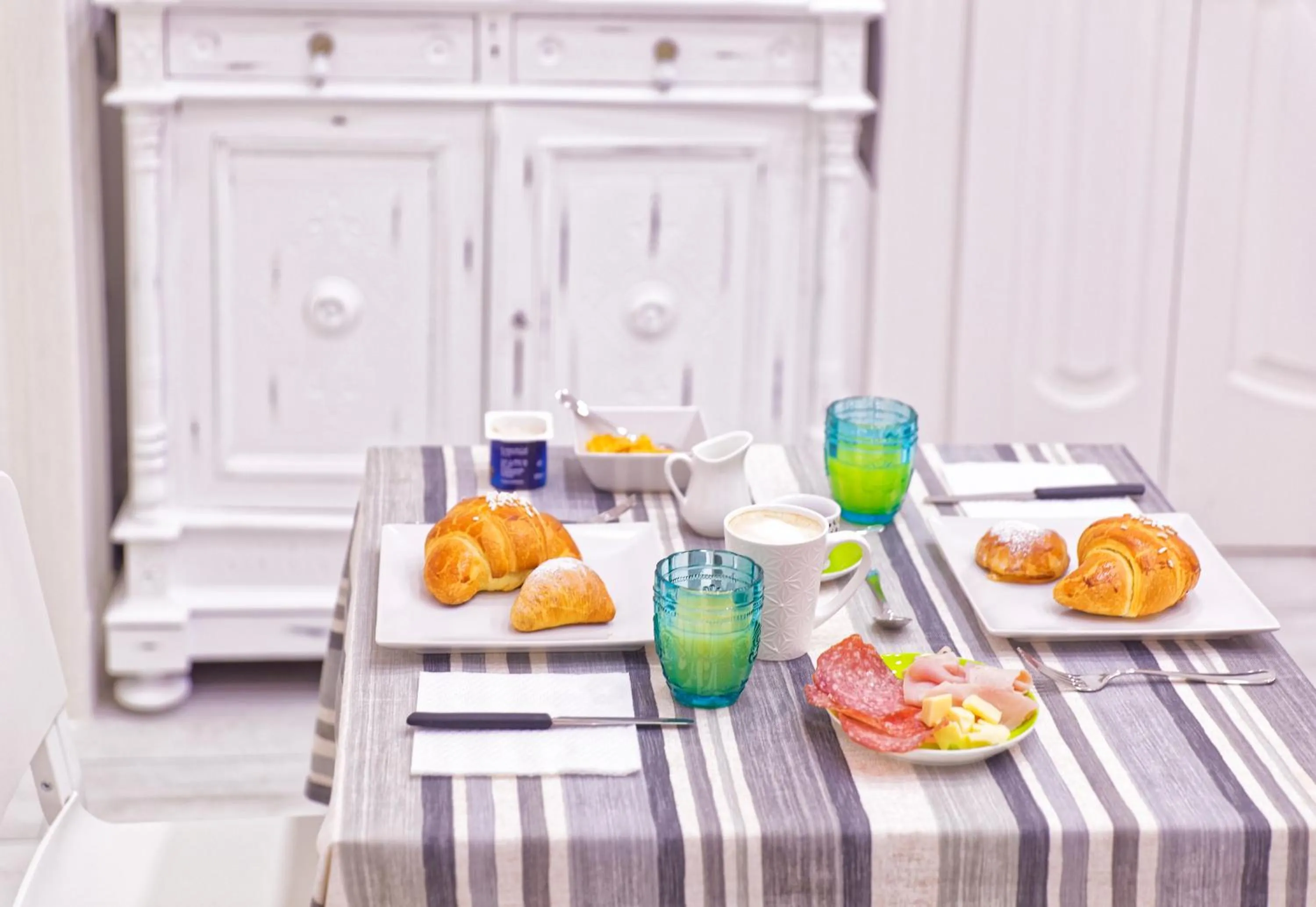 Buffet breakfast in B&B Rest a Napoli