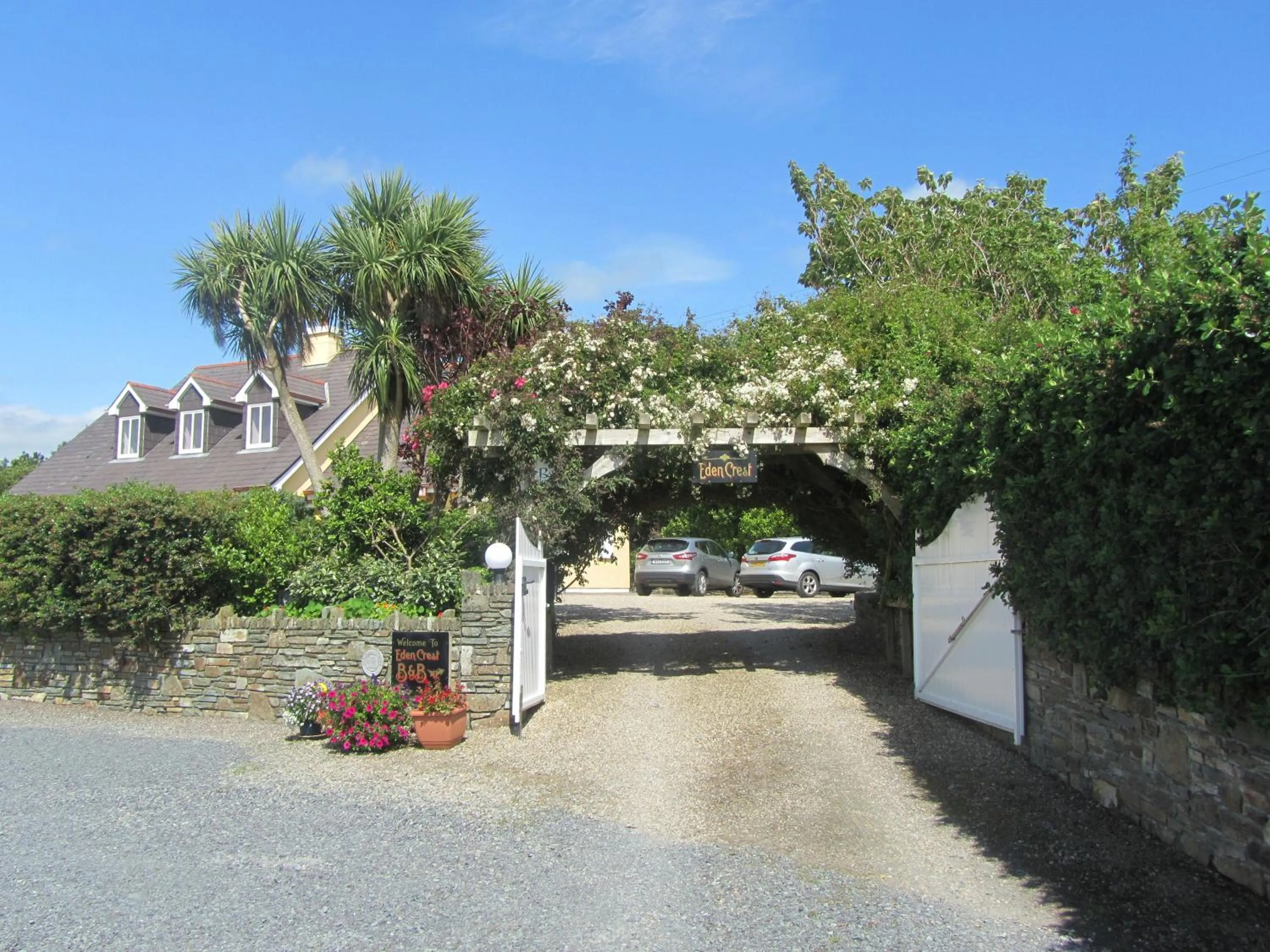 Facade/entrance in Edencrest B&B