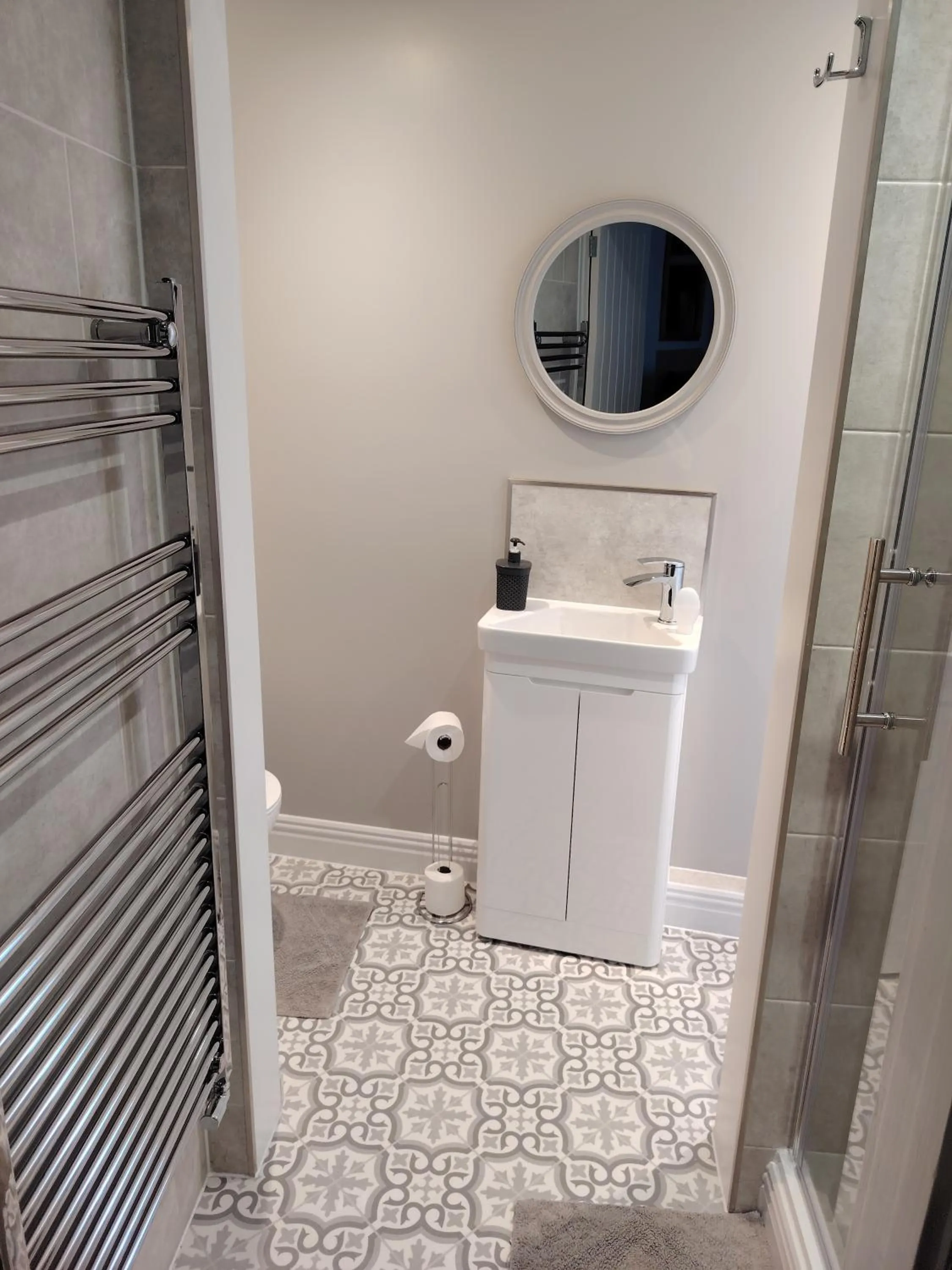 Shower in The Wheatsheaf