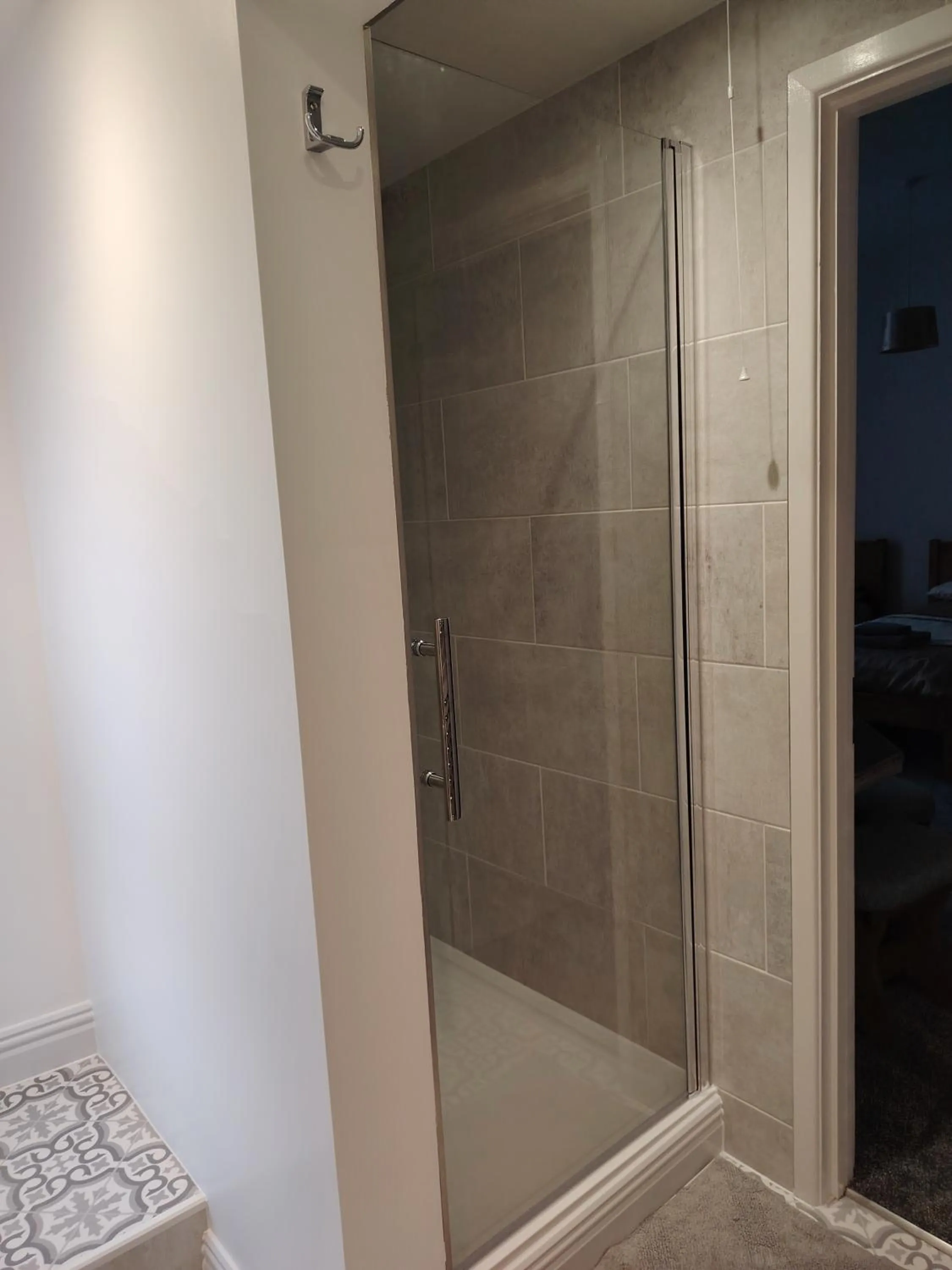 Shower in The Wheatsheaf