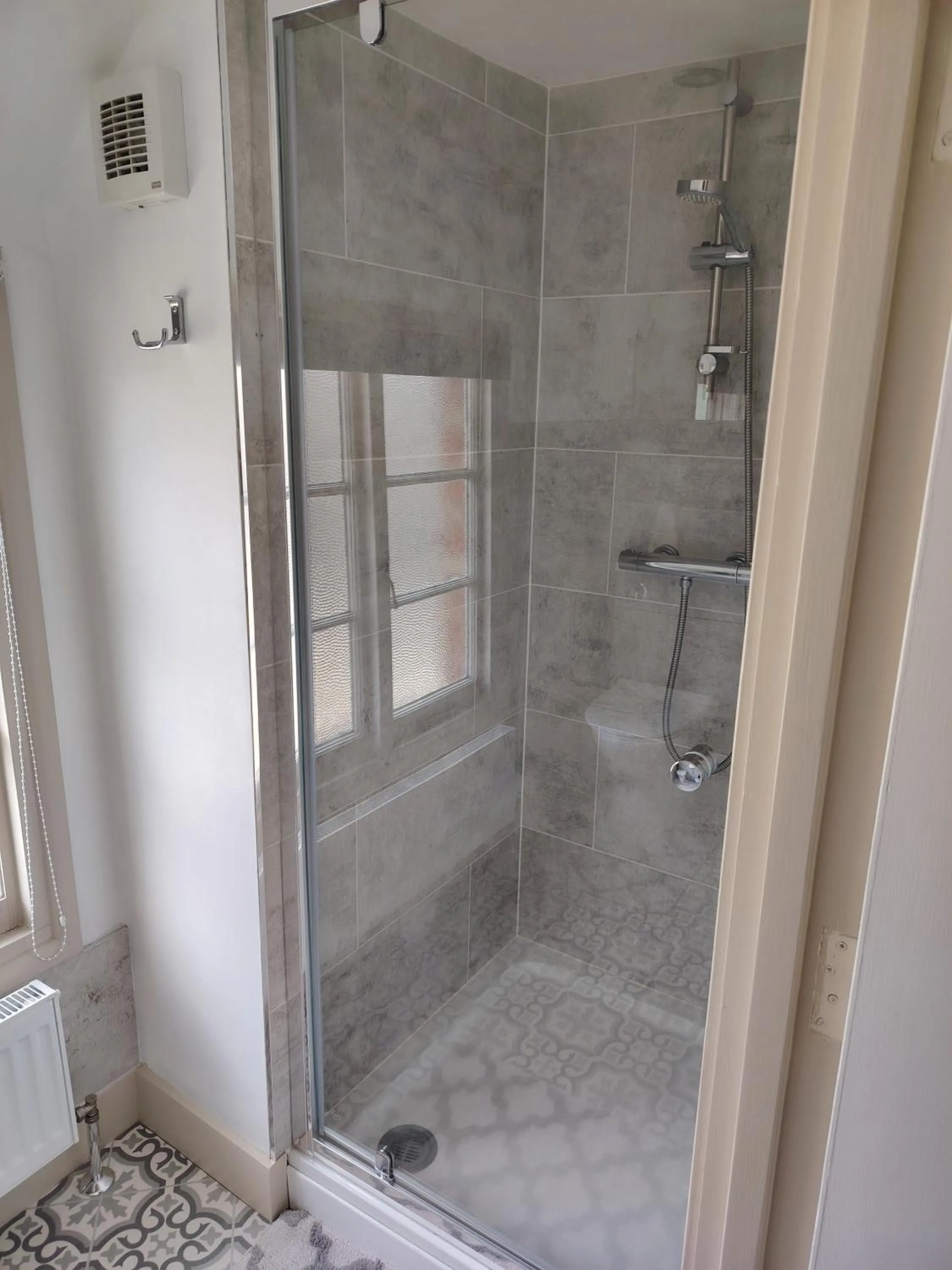 Shower in The Wheatsheaf