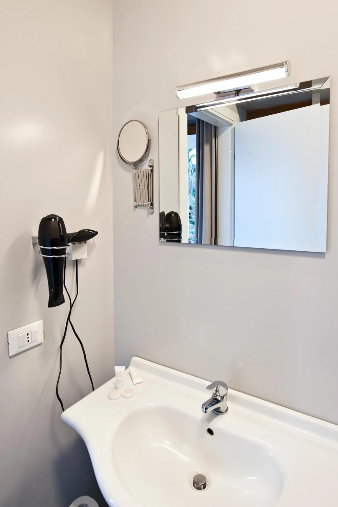 Shower in Relais Lo Stagnone