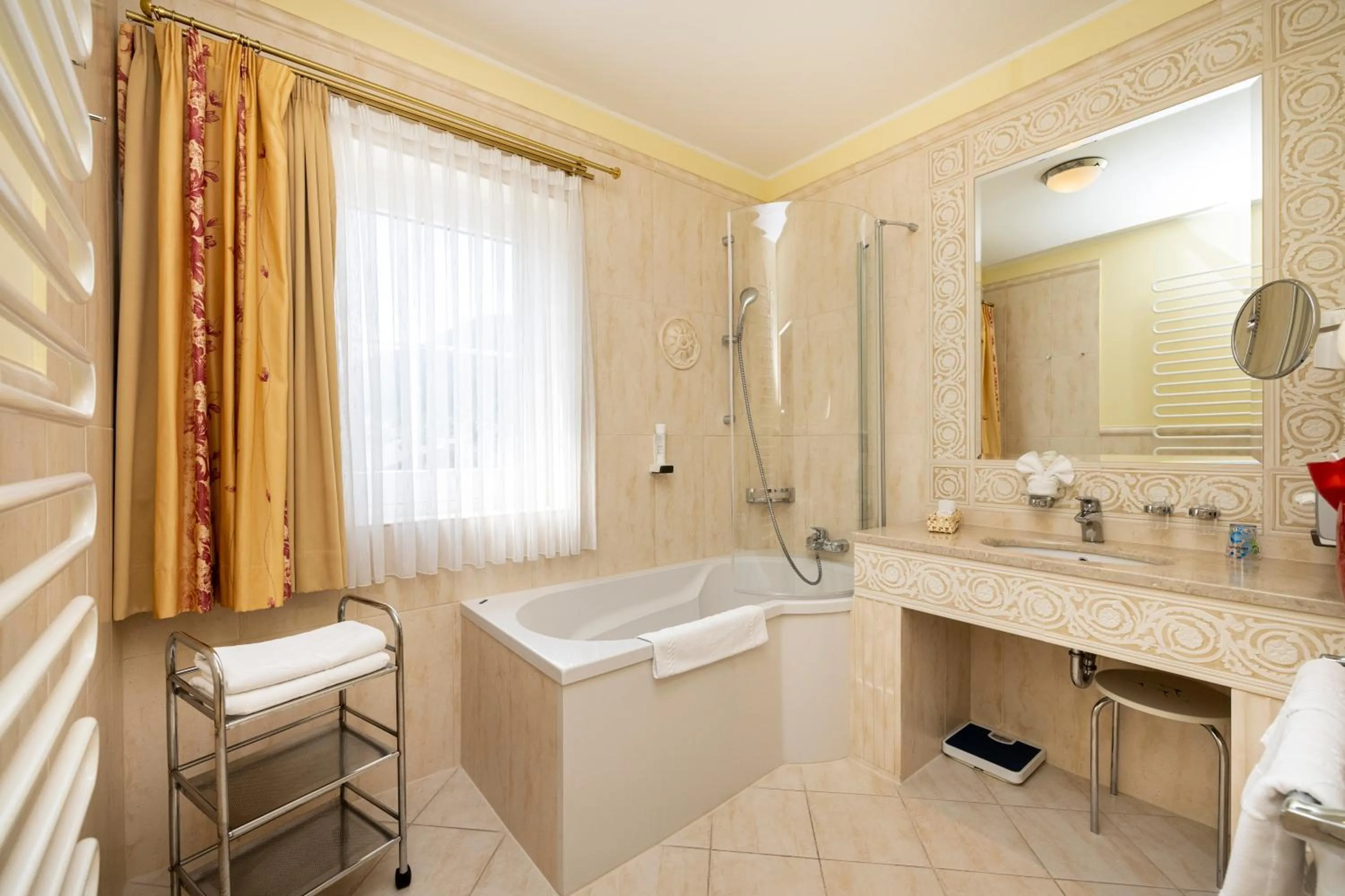 Bathroom in Schlosshotel Lacknerhof